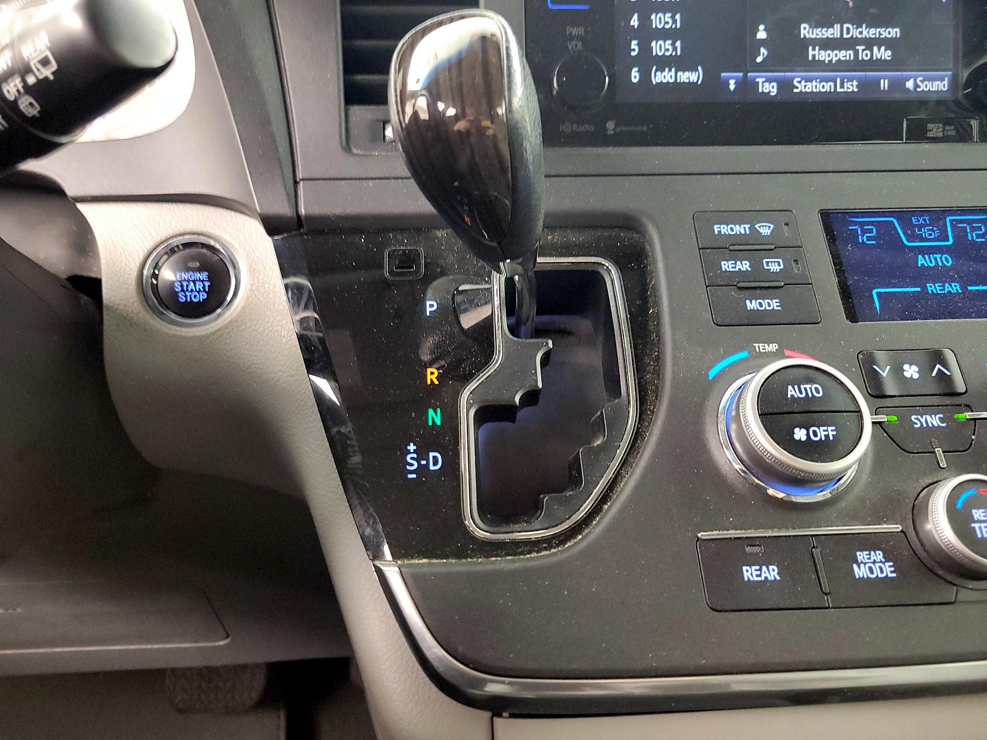 Thumbnail: 2015 Toyota Sienna - 17