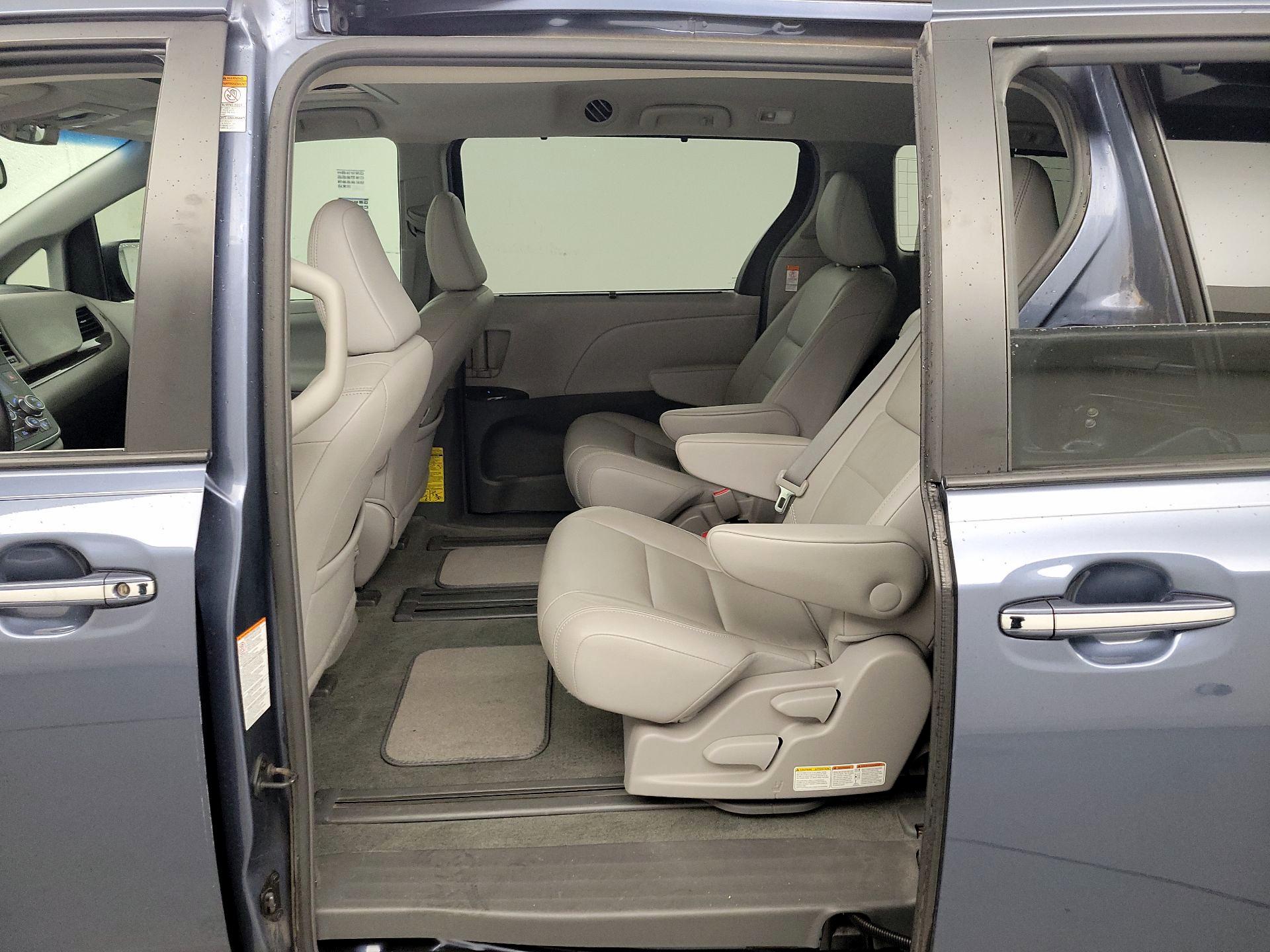 Thumbnail: 2015 Toyota Sienna - 20