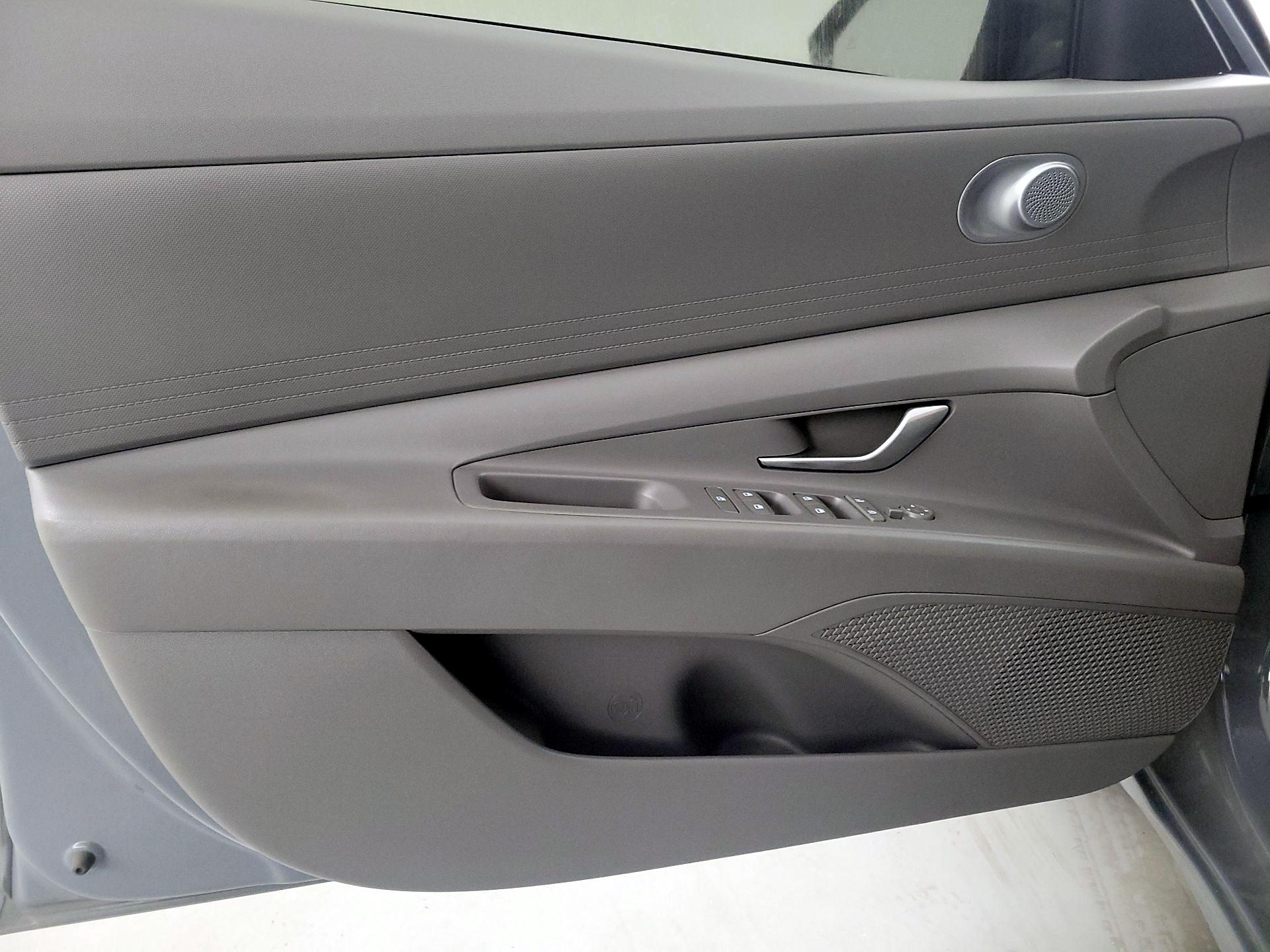 Thumbnail: 2022 Hyundai Elantra - 12