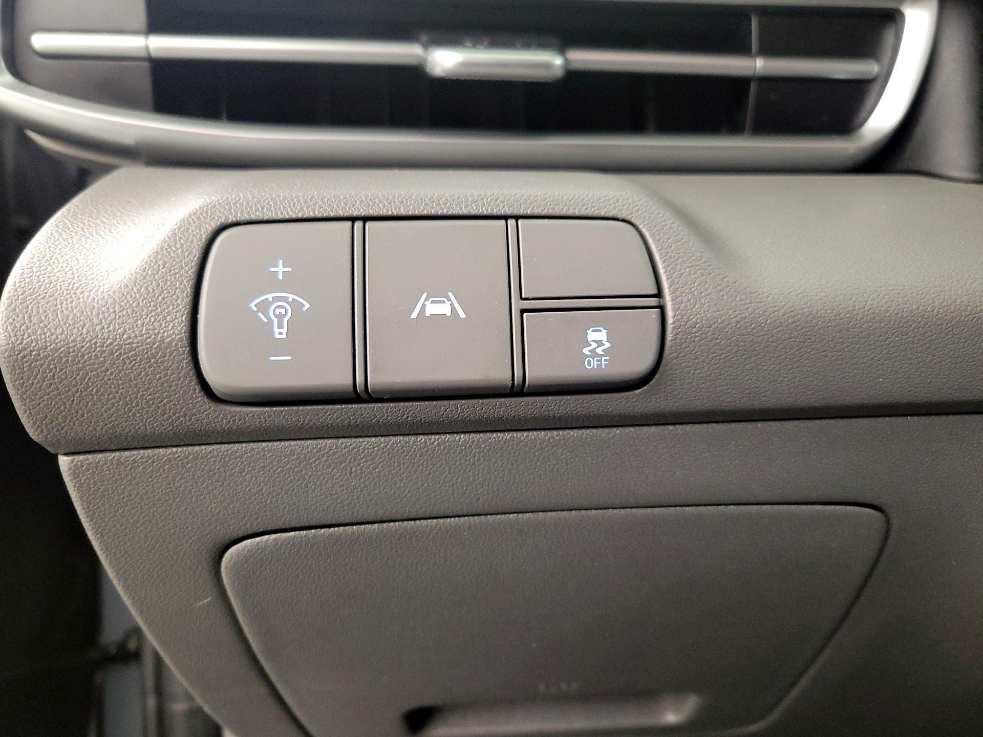 Thumbnail: 2022 Hyundai Elantra - 13