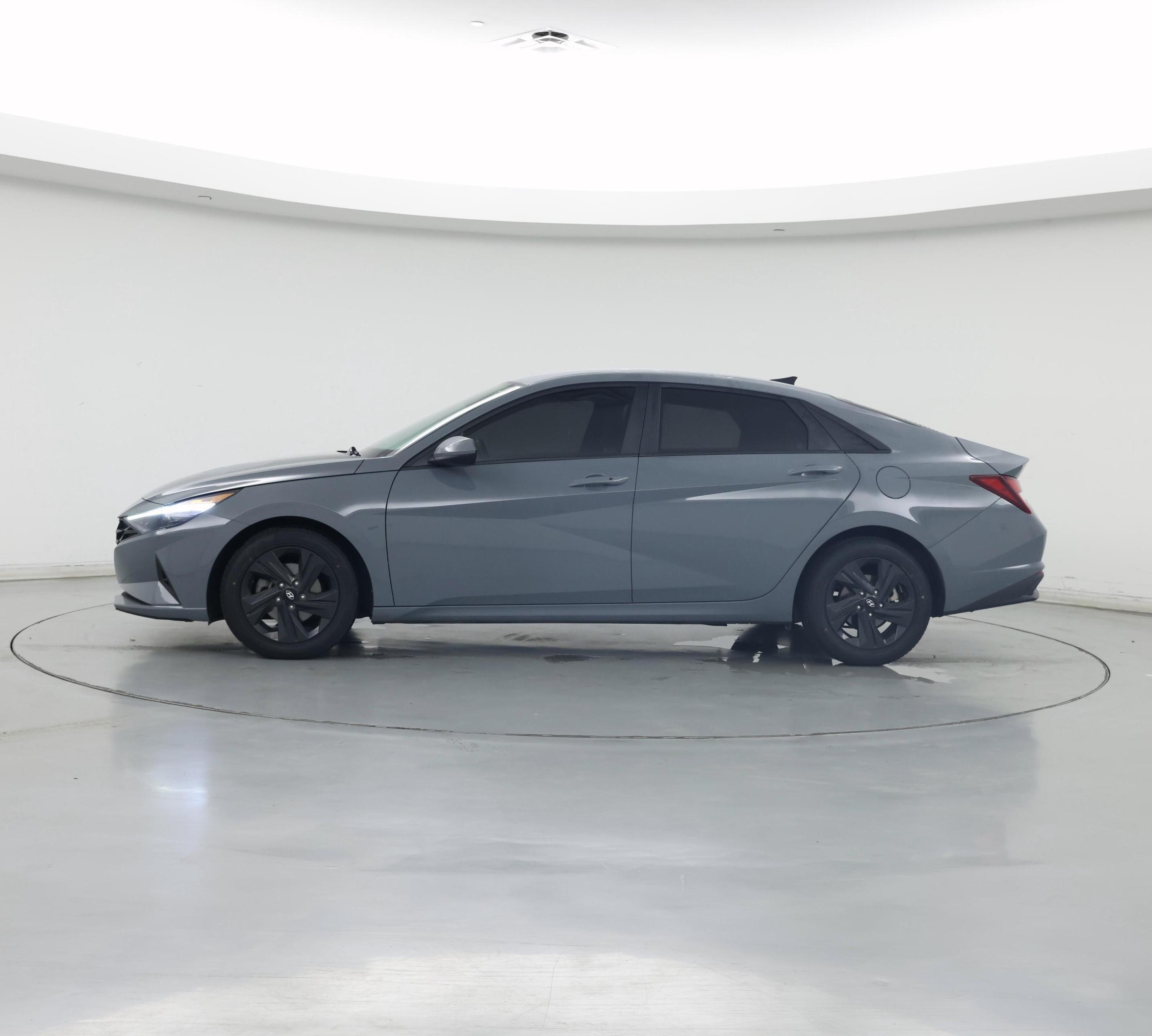 Thumbnail: 2022 Hyundai Elantra - 3