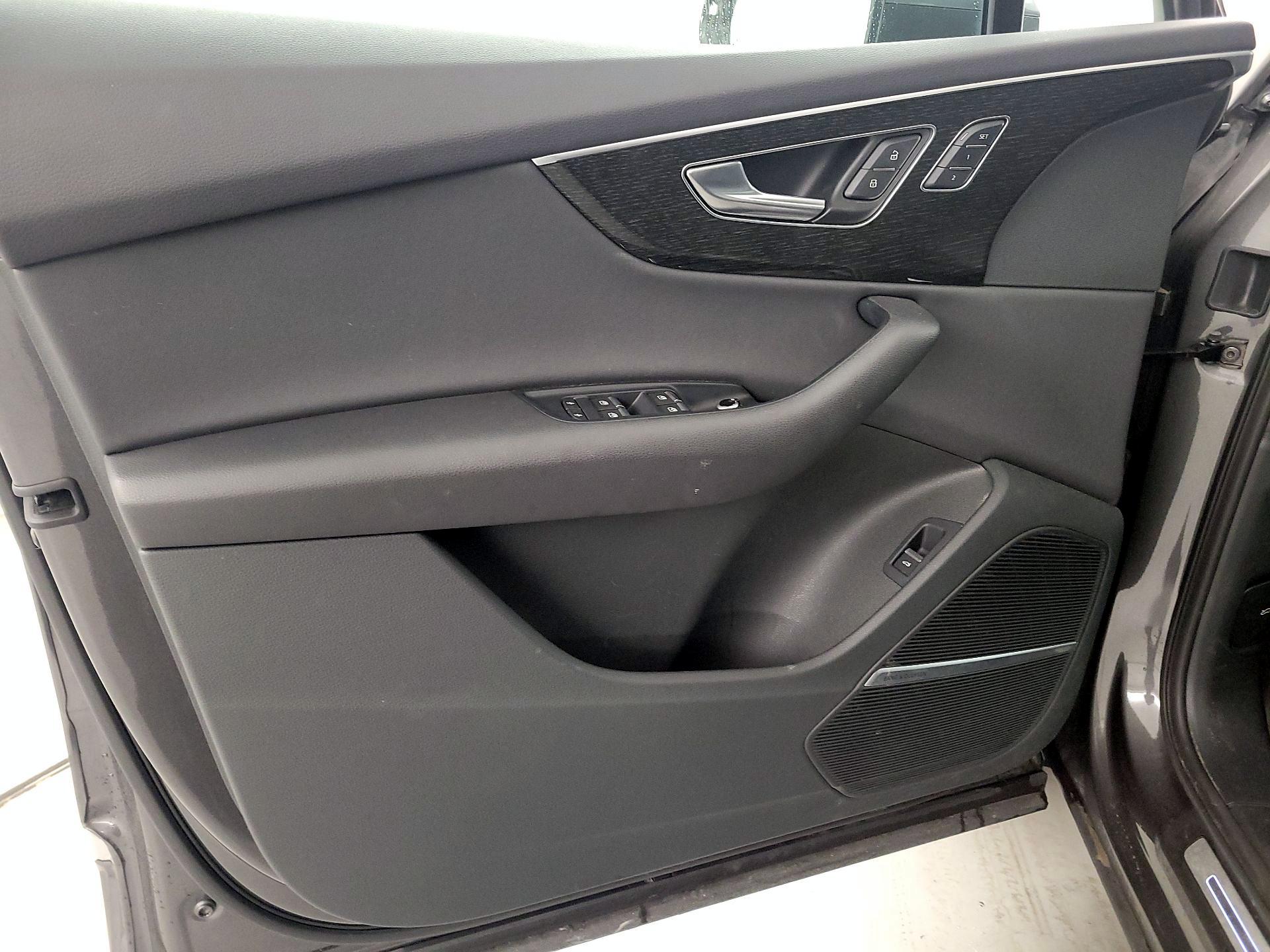 Thumbnail: 2021 Audi Q7 - 12