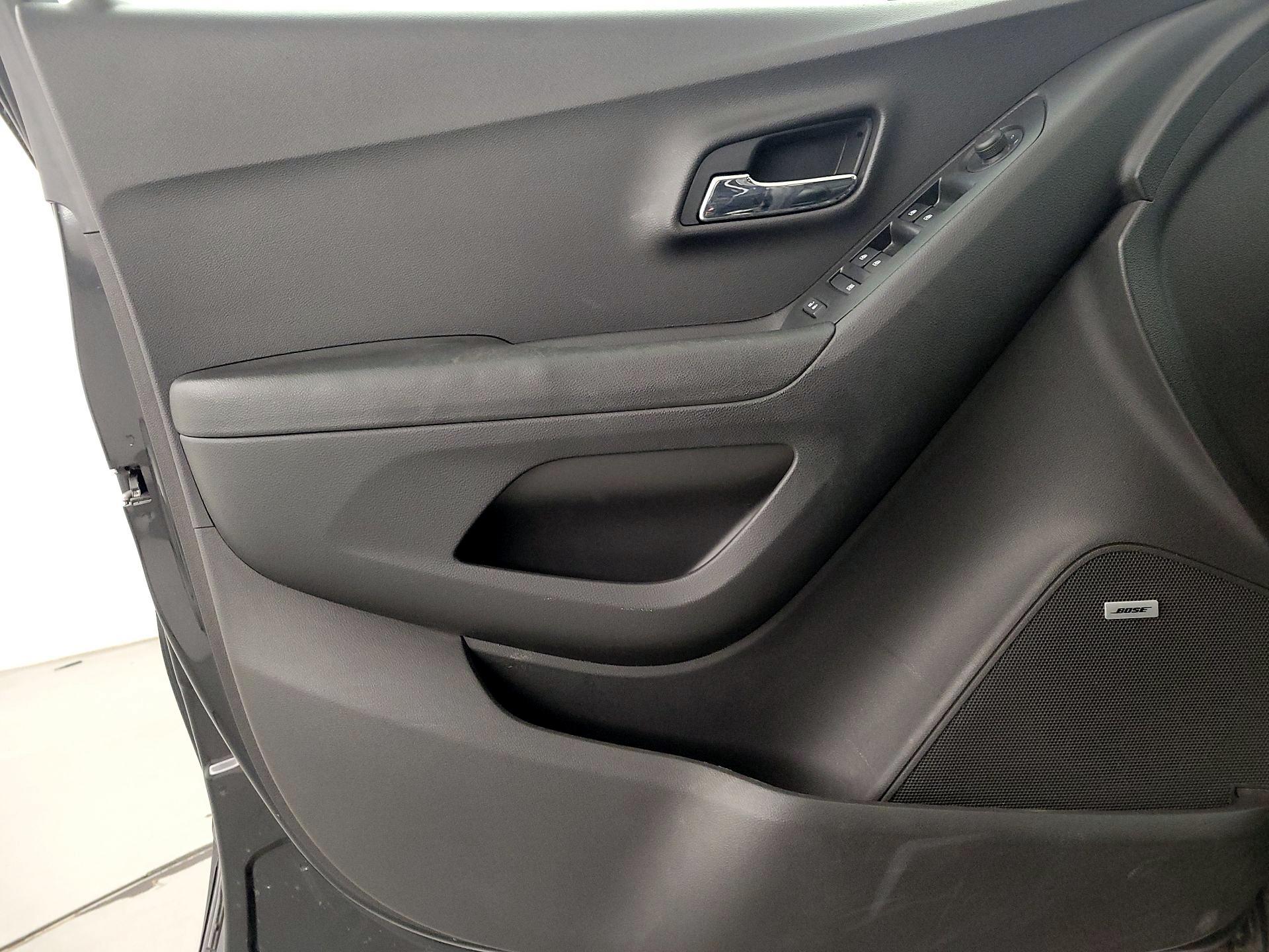 Thumbnail: 2017 Chevrolet Trax - 12