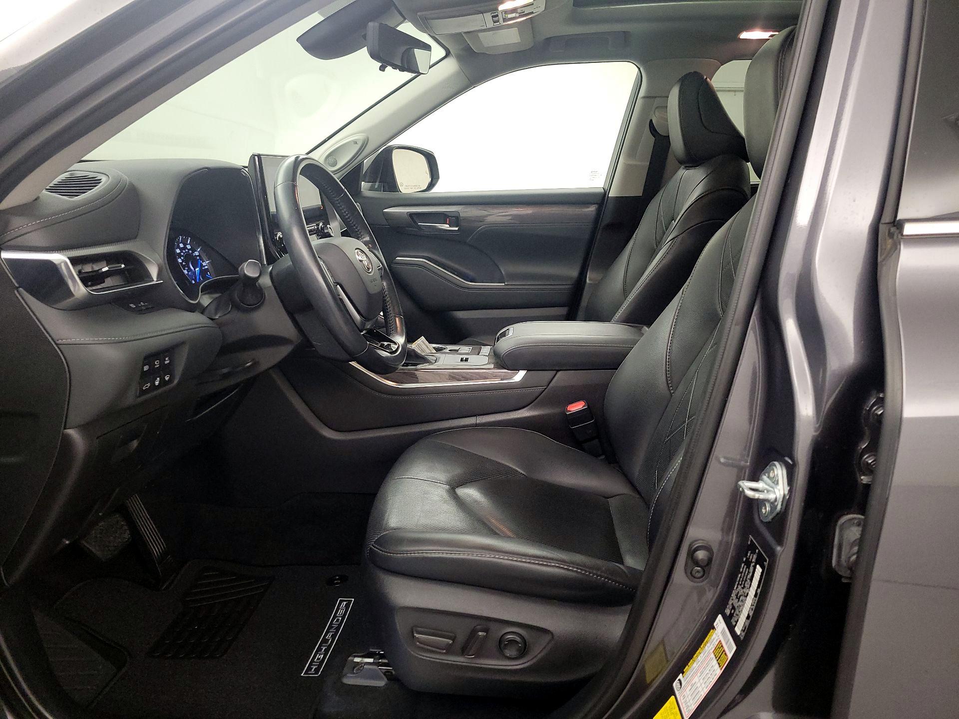 Thumbnail: 2021 Toyota Highlander - 11