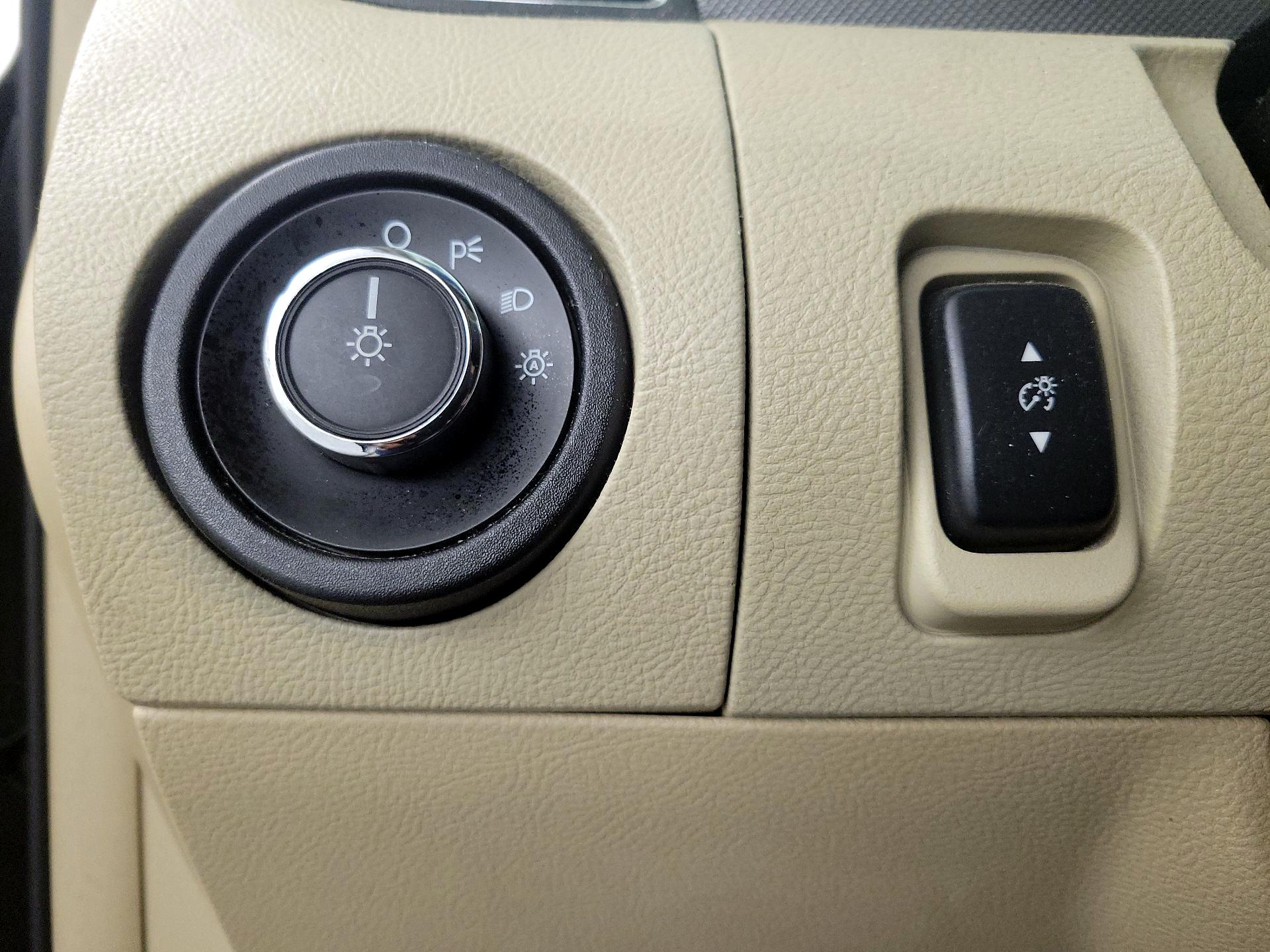 Thumbnail: 2015 Ford Taurus - 13