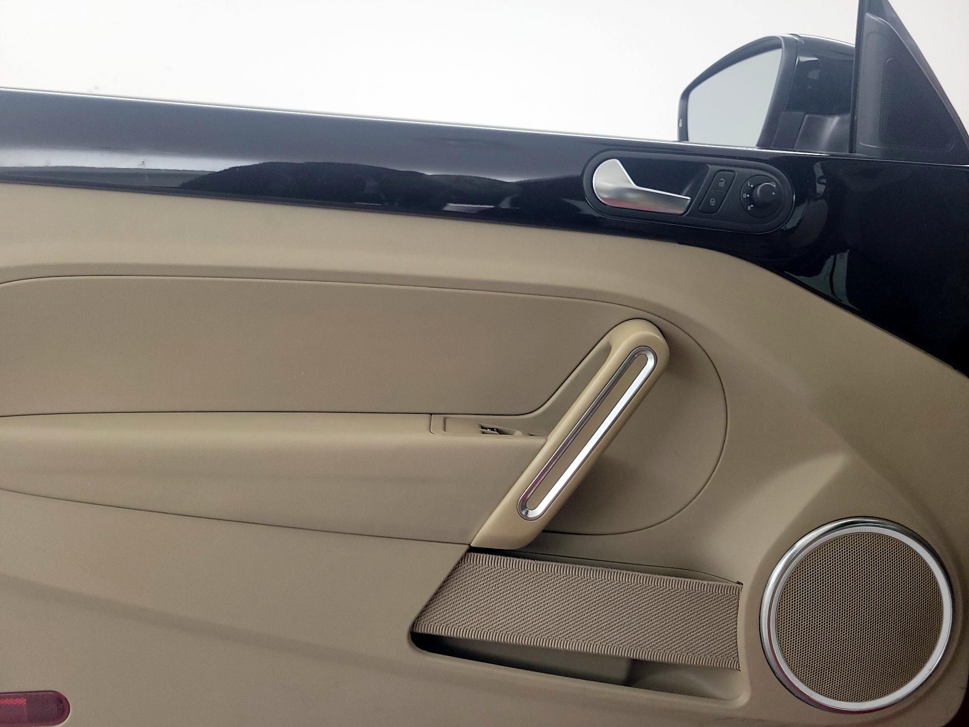 Thumbnail: 2014 Volkswagen Beetle - 12