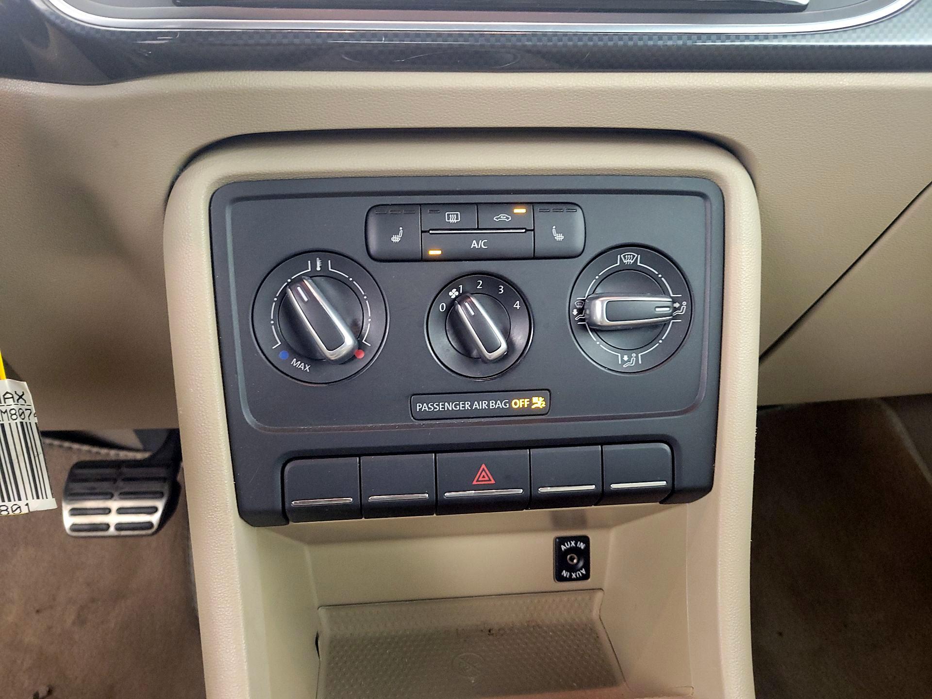 Thumbnail: 2014 Volkswagen Beetle - 15