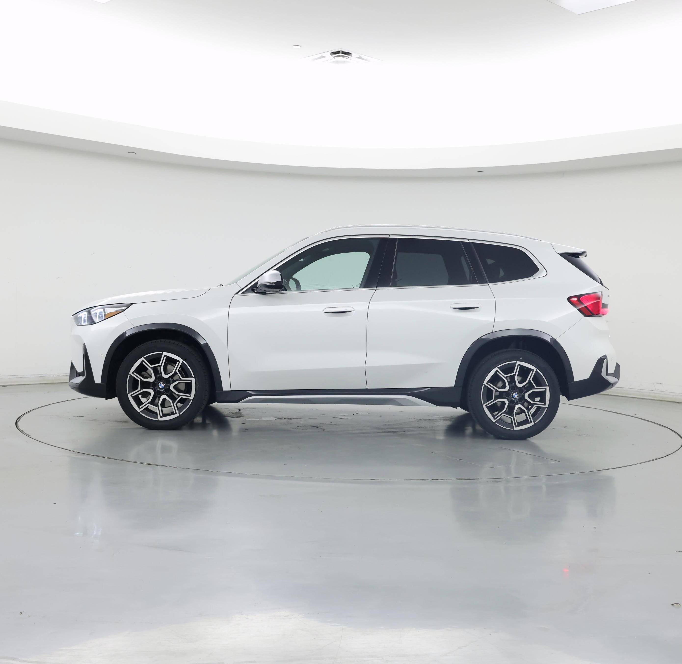 Thumbnail: 2023 BMW X1 - 3