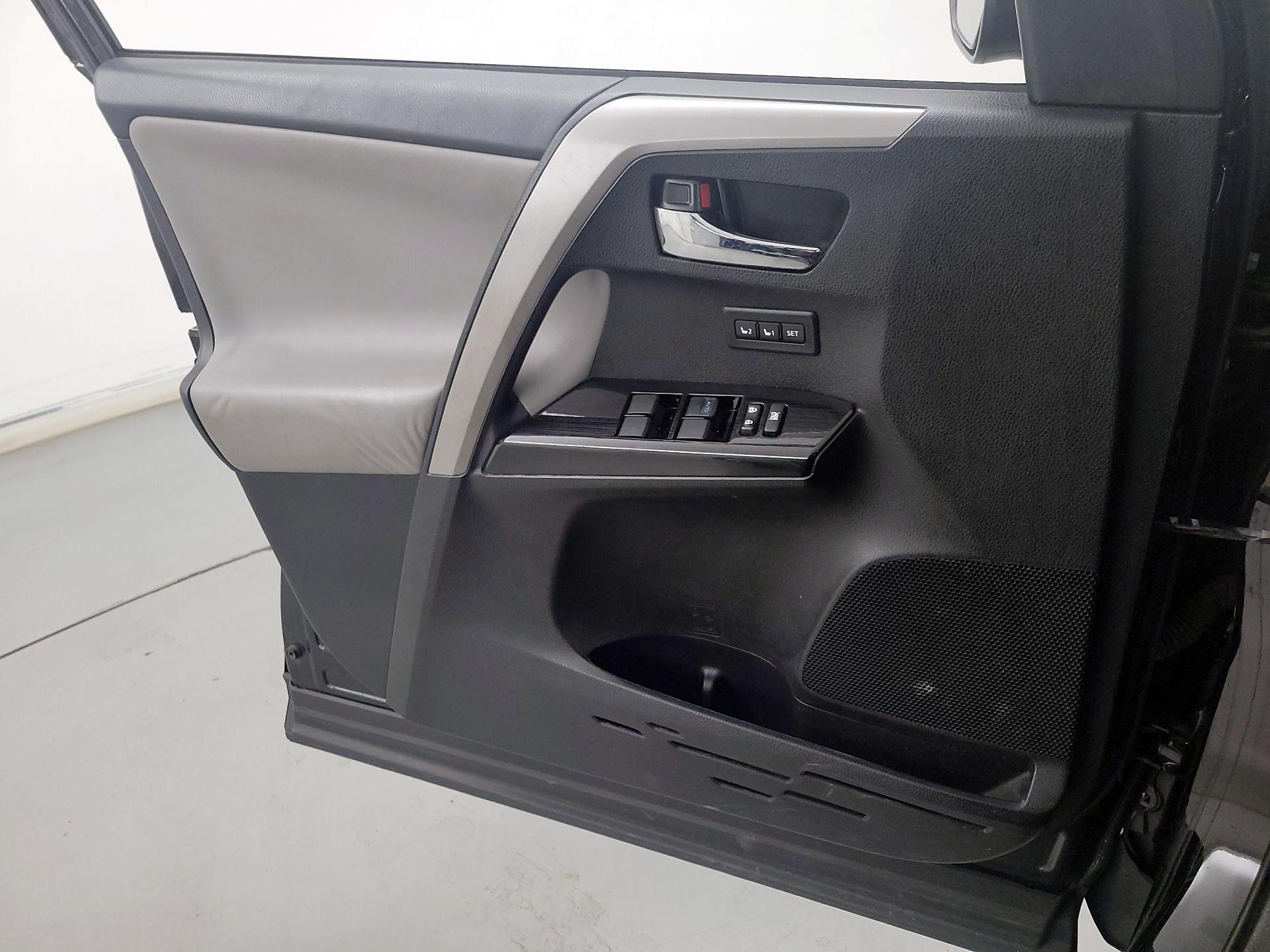 Thumbnail: 2016 Toyota RAV4 - 12