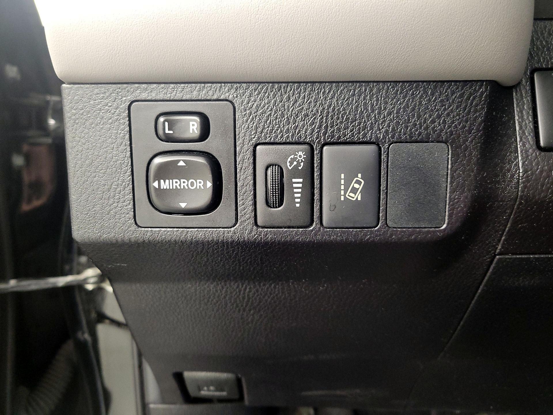 Thumbnail: 2016 Toyota RAV4 - 13