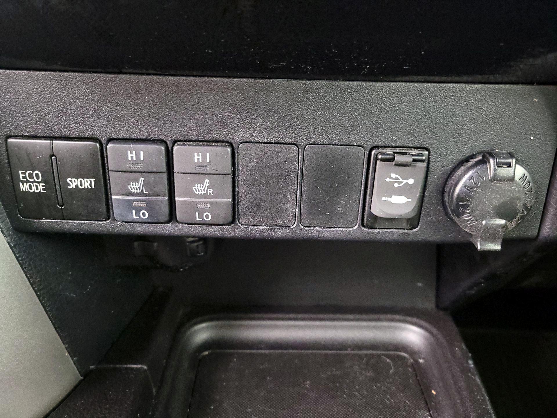 Thumbnail: 2016 Toyota RAV4 - 19