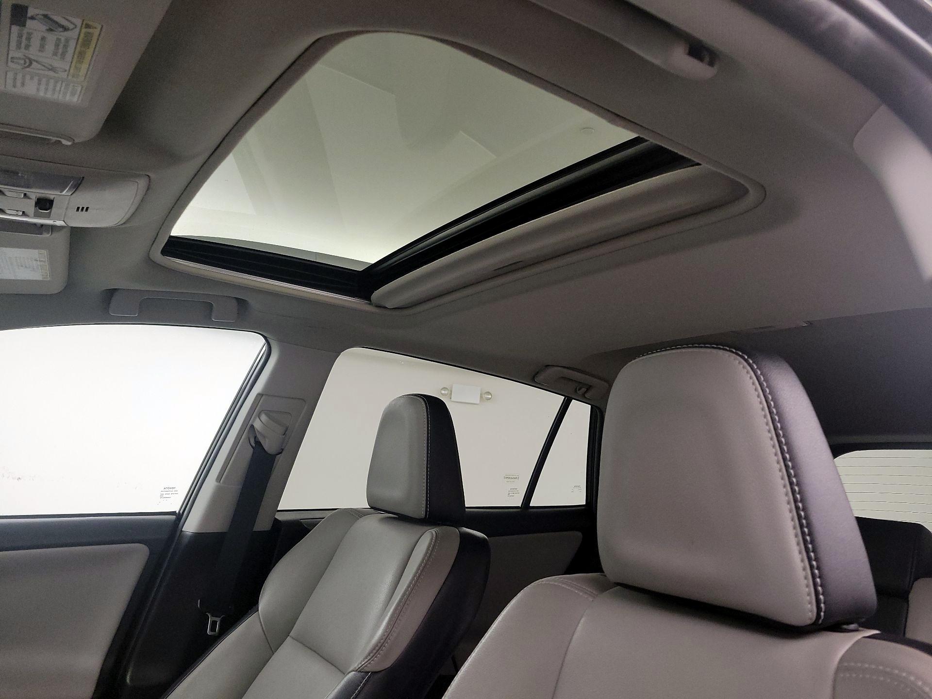 Thumbnail: 2016 Toyota RAV4 - 20