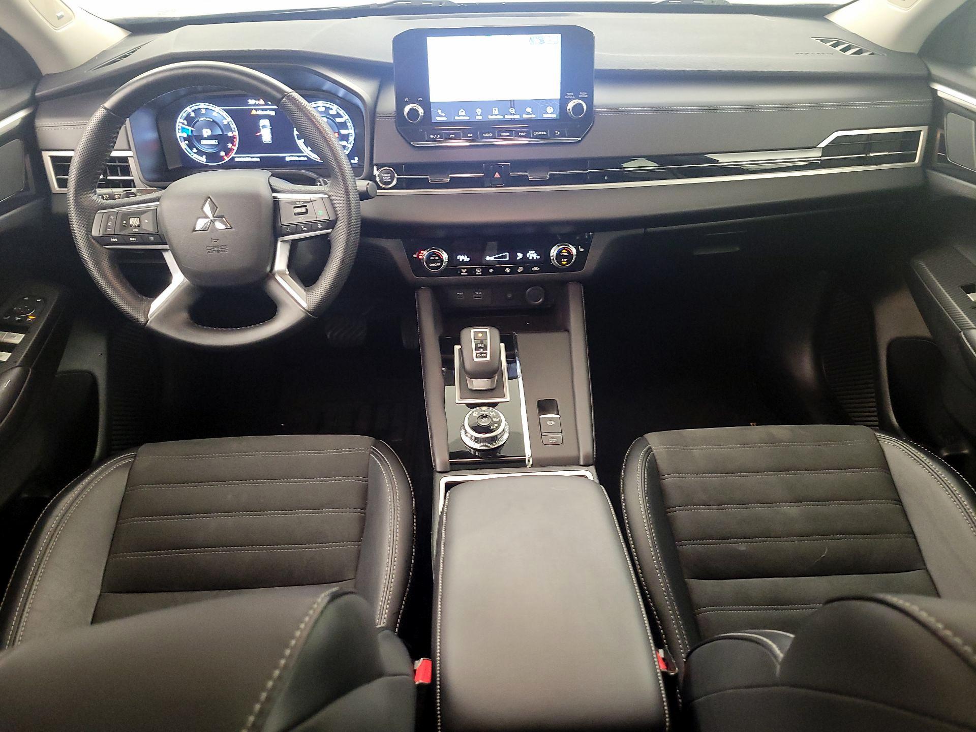 Thumbnail: 2024 Mitsubishi Outlander - 9