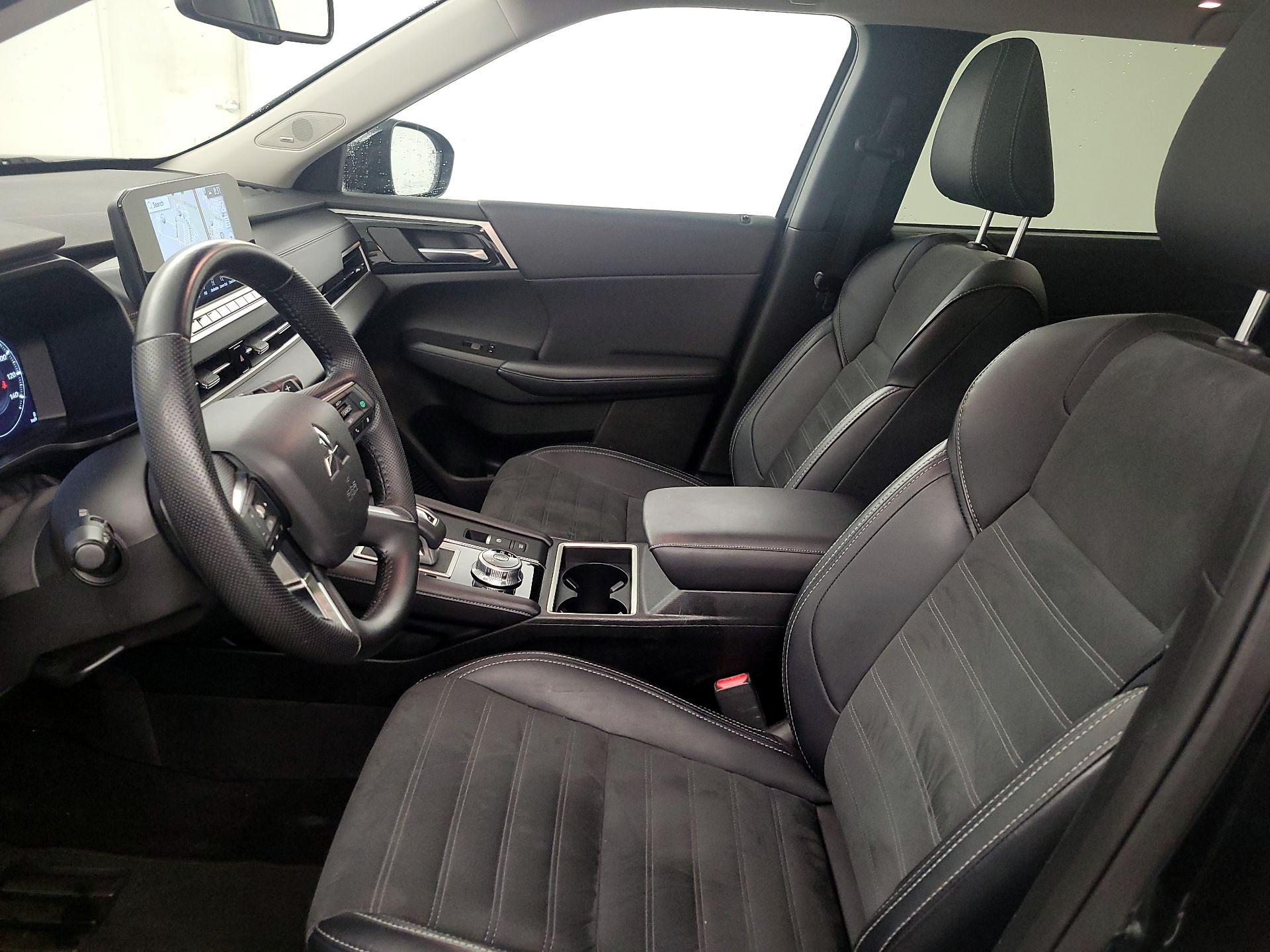 Thumbnail: 2024 Mitsubishi Outlander - 11