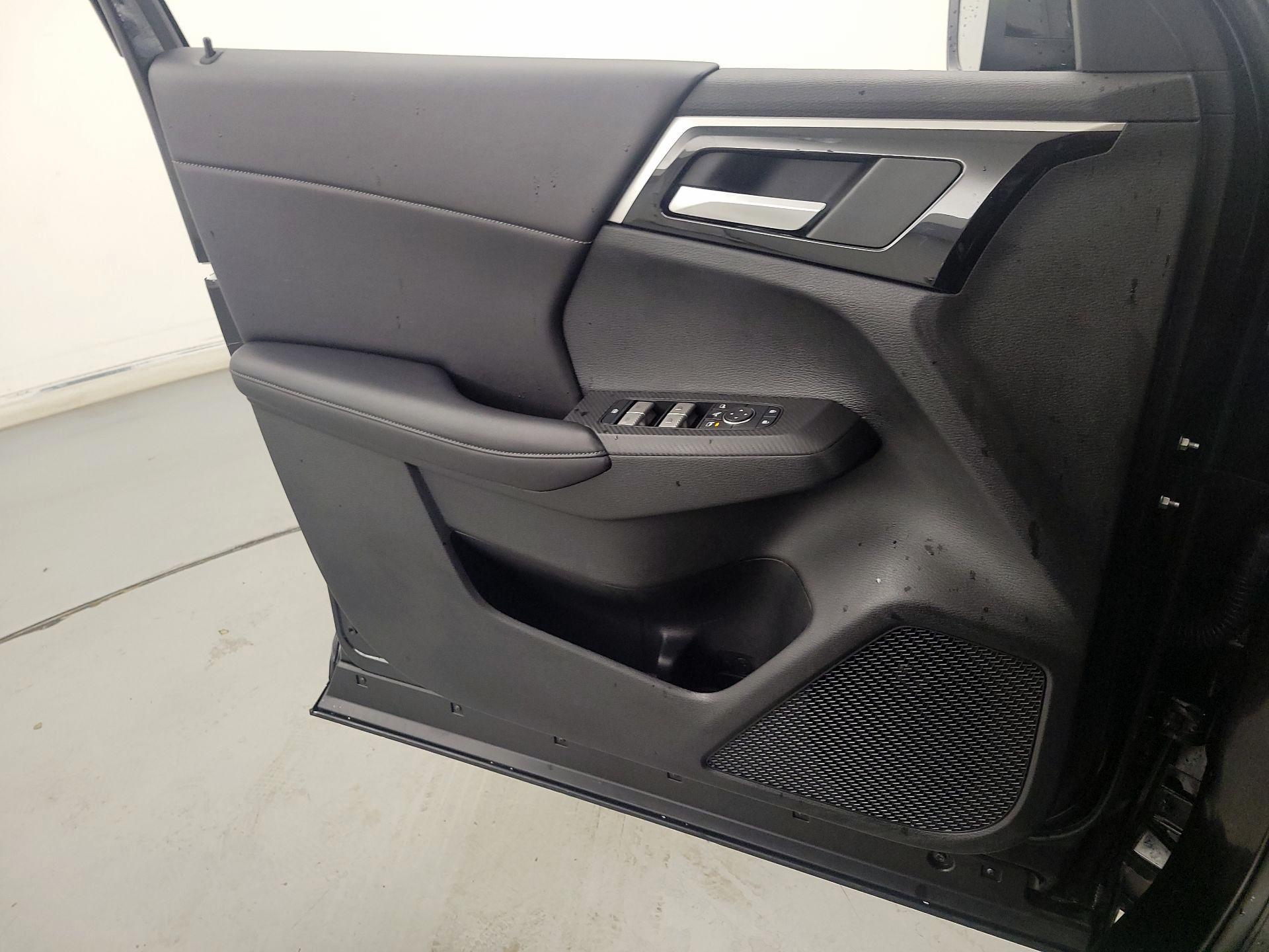 Thumbnail: 2024 Mitsubishi Outlander - 12