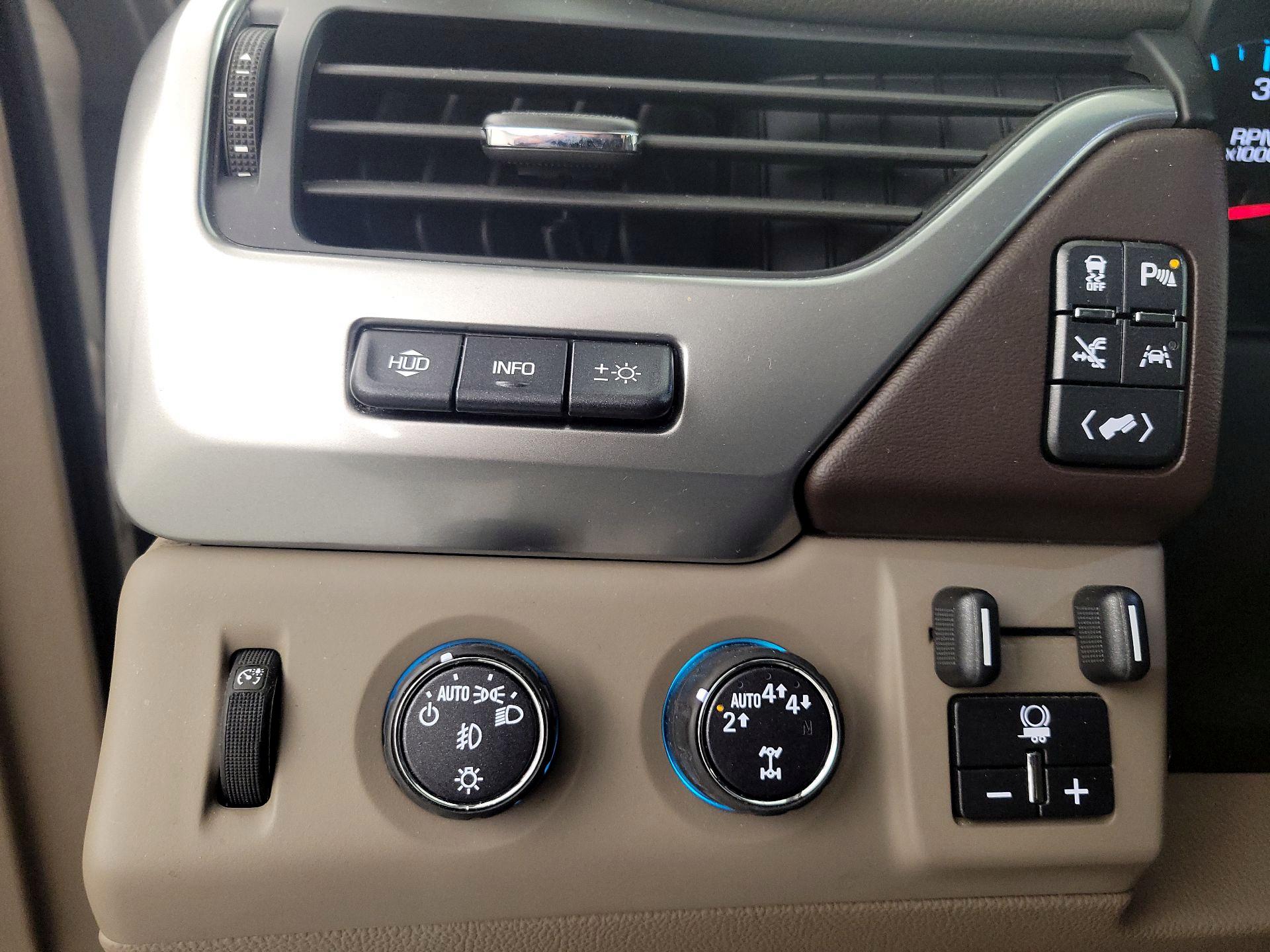 Thumbnail: 2017 Chevrolet Suburban - 13