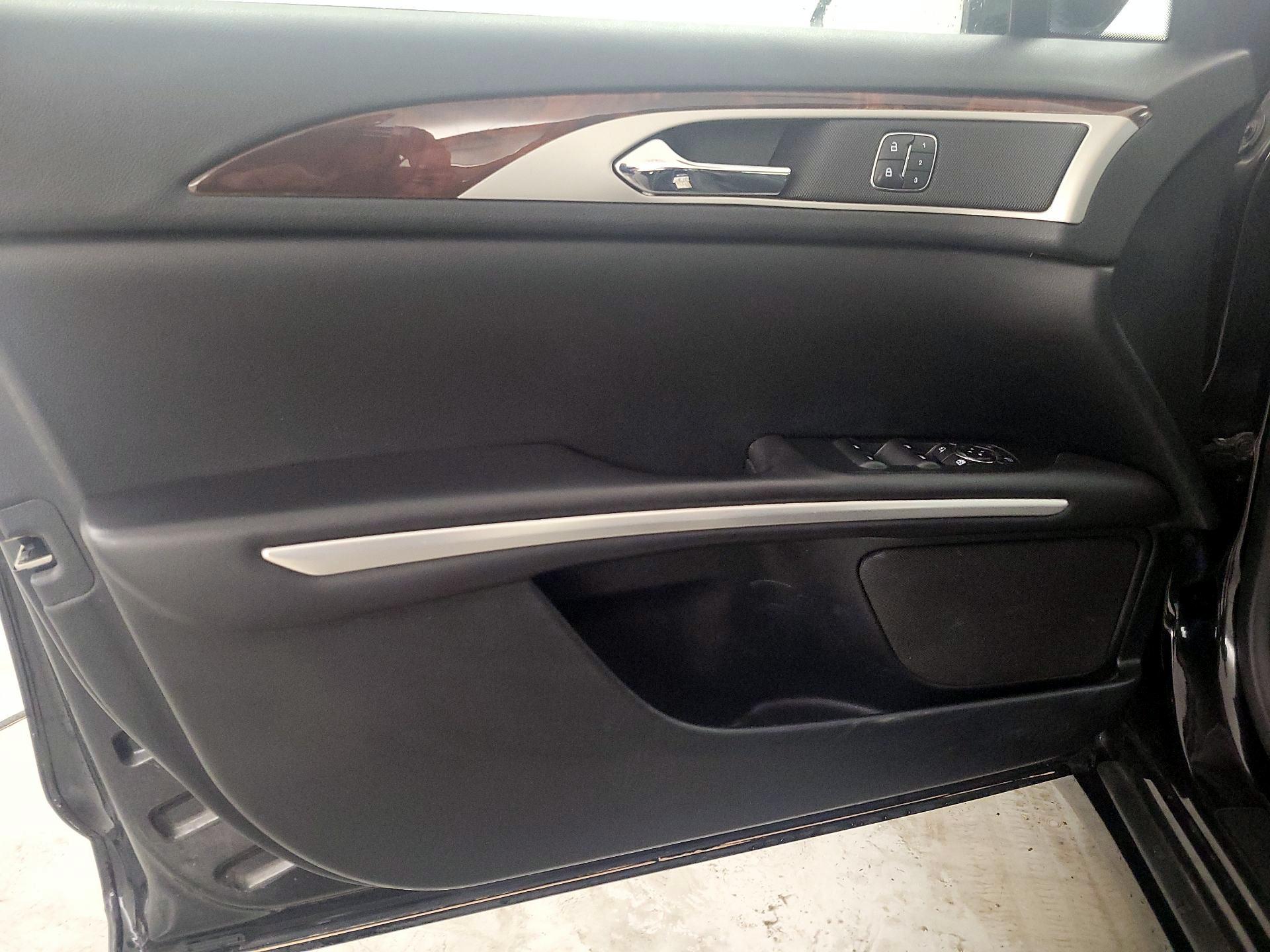 Thumbnail: 2016 Lincoln MKZ - 12