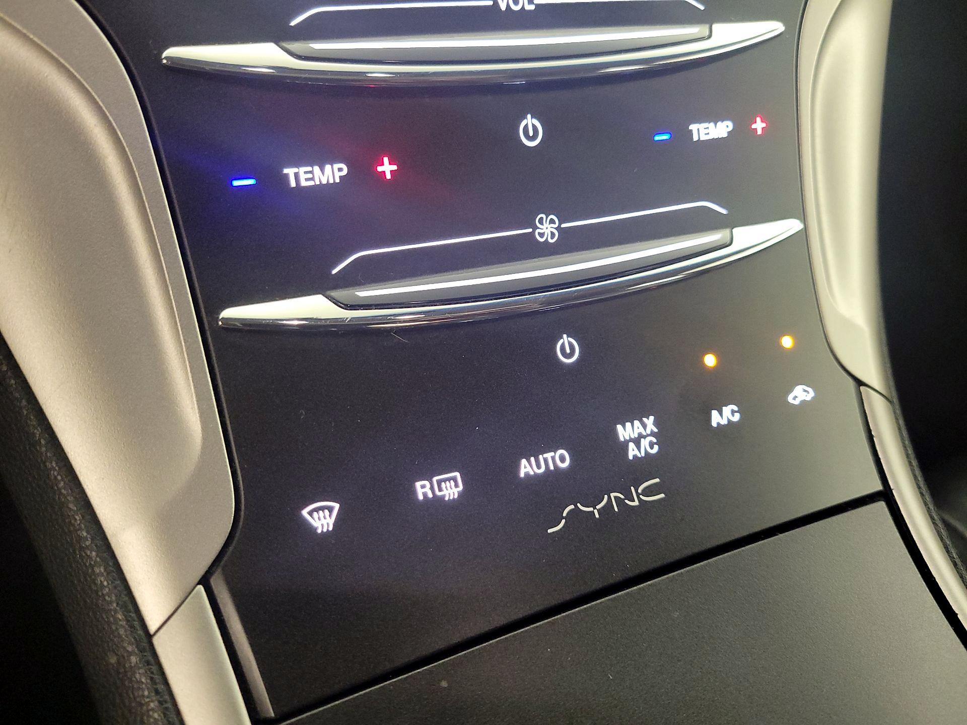 Thumbnail: 2016 Lincoln MKZ - 17