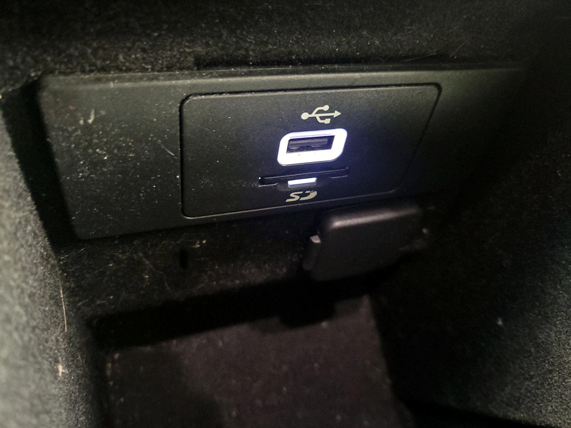 Thumbnail: 2016 Lincoln MKZ - 19