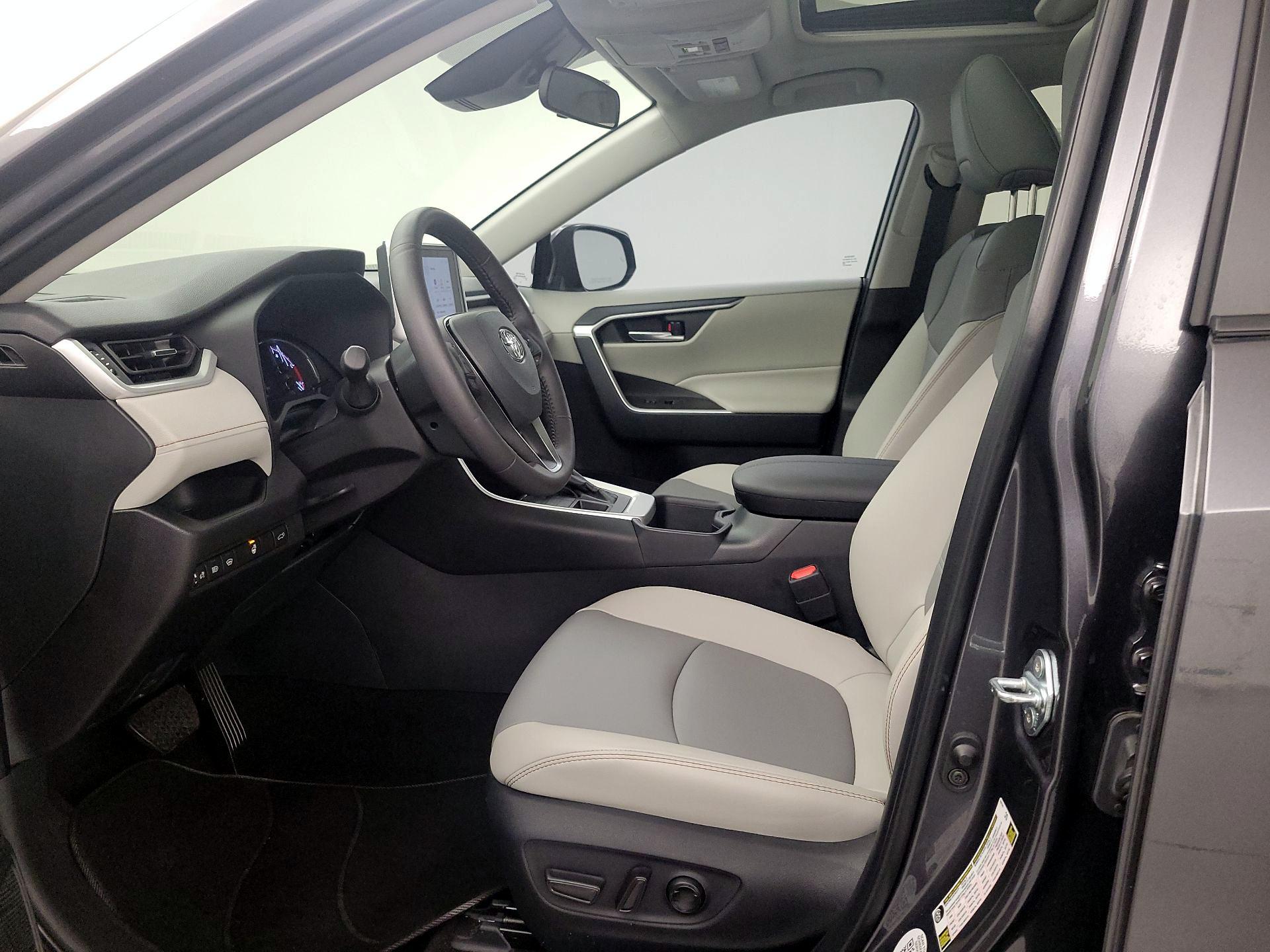 Thumbnail: 2025 Toyota RAV4 - 11