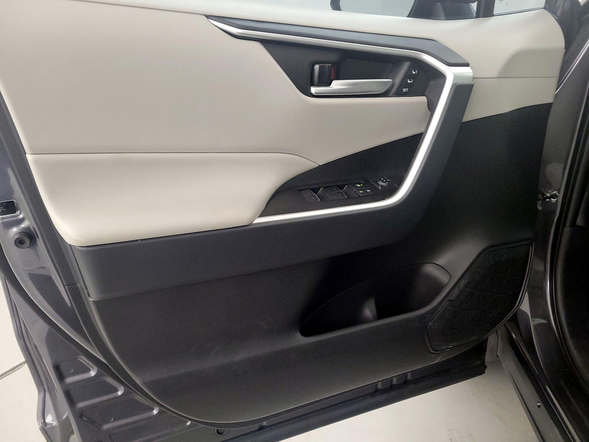 Thumbnail: 2025 Toyota RAV4 - 12