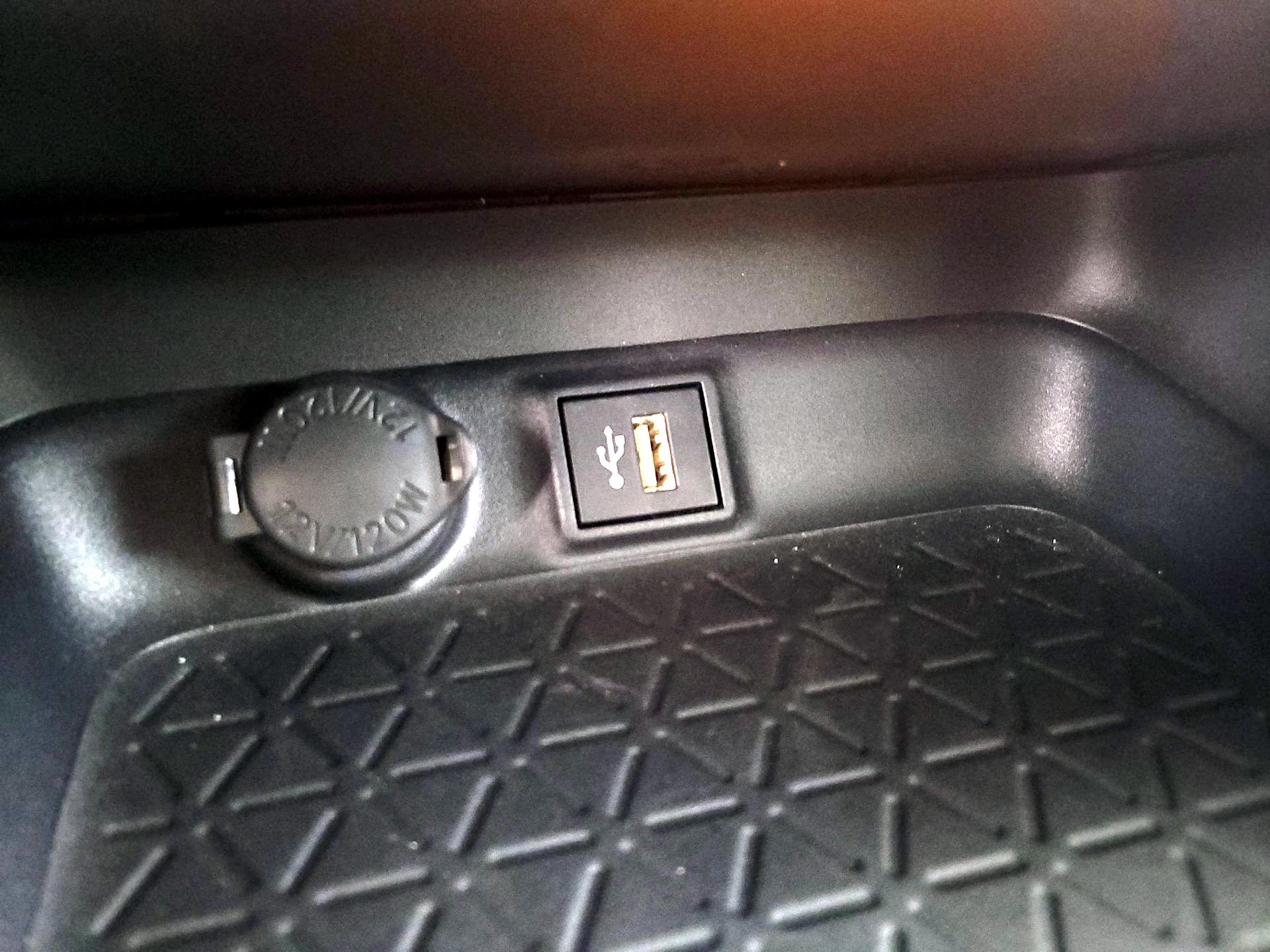 Thumbnail: 2025 Toyota RAV4 - 18