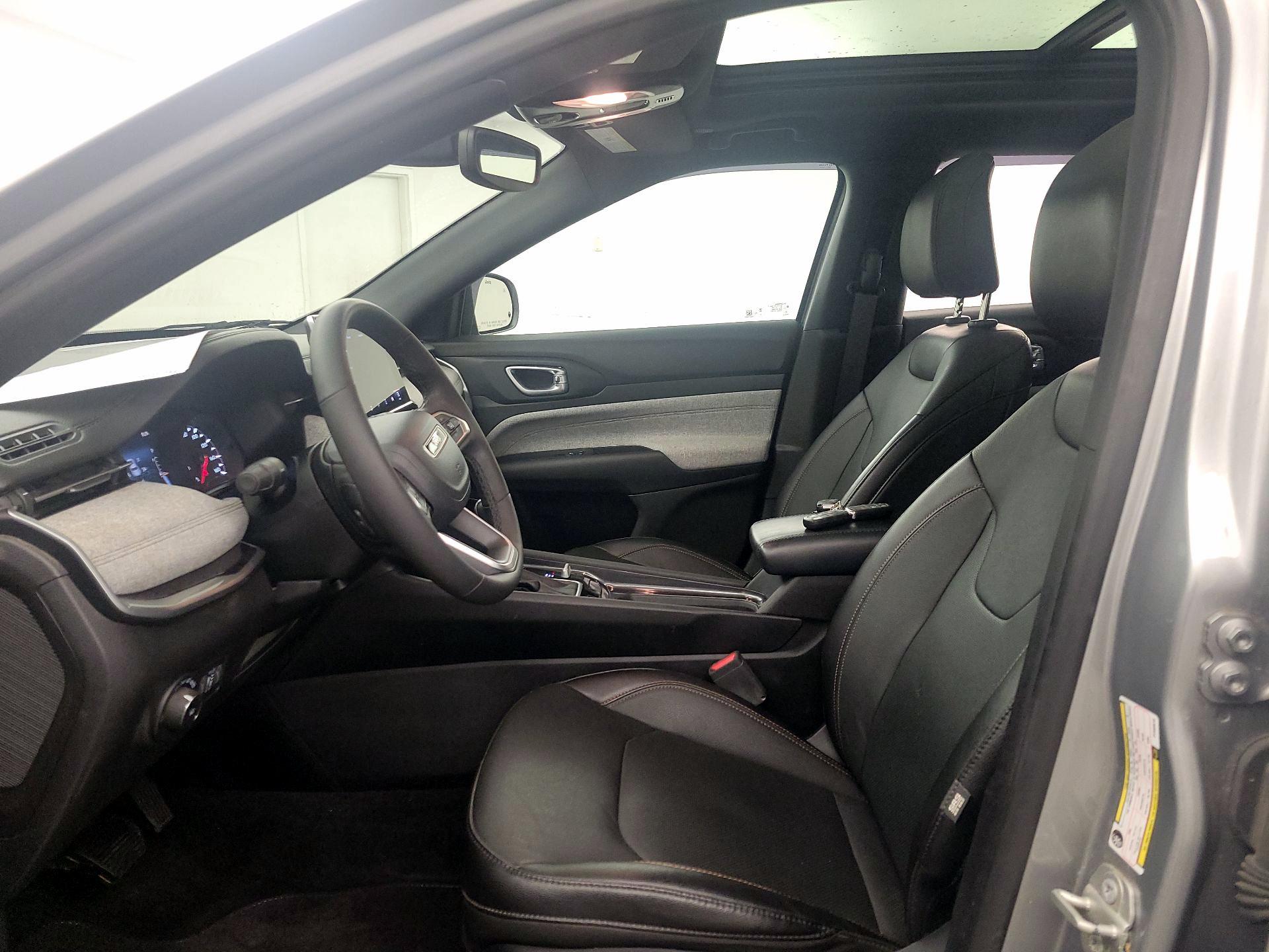 Thumbnail: 2023 Jeep Compass - 11