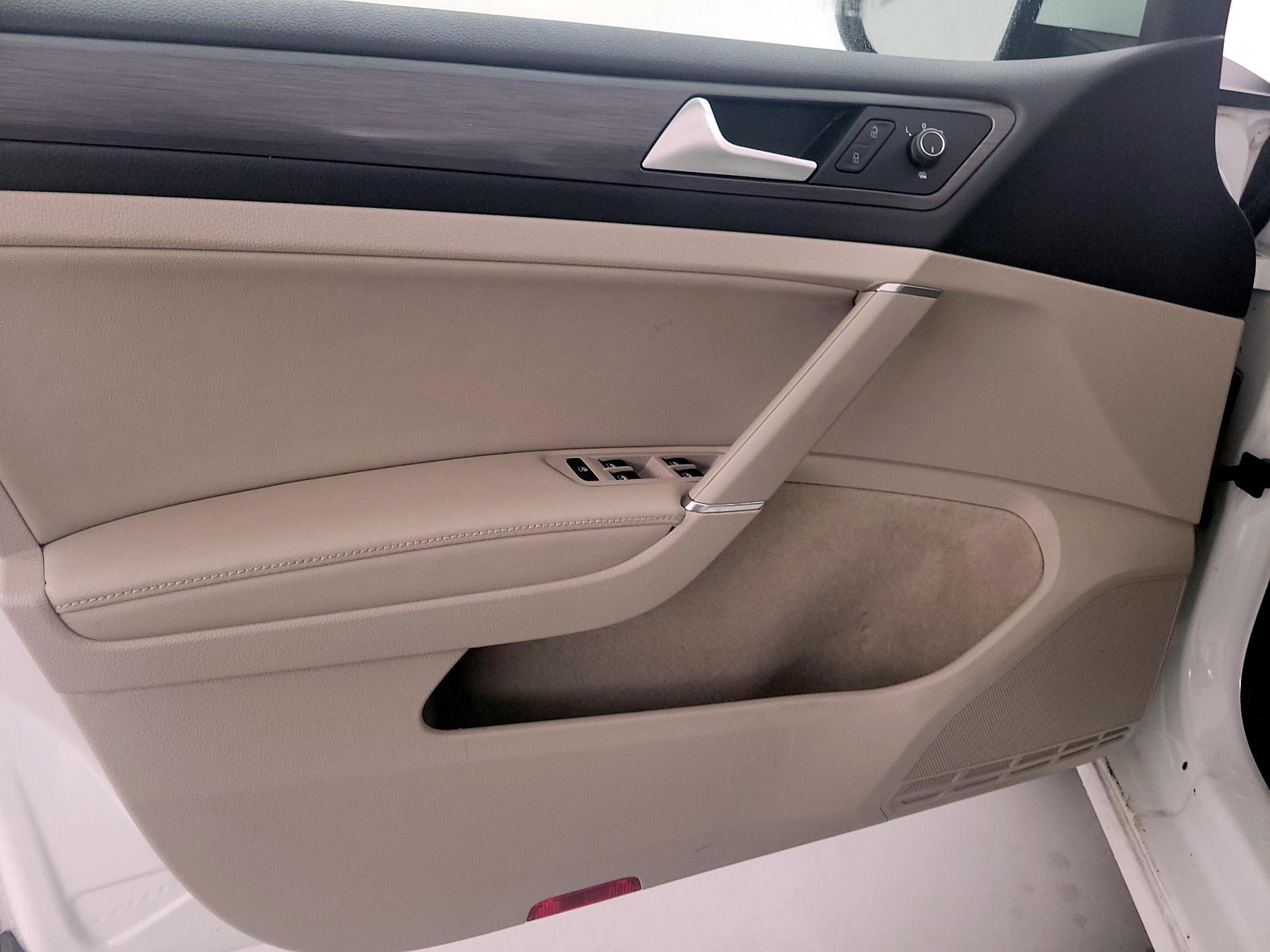 Thumbnail: 2019 Volkswagen Golf - 12