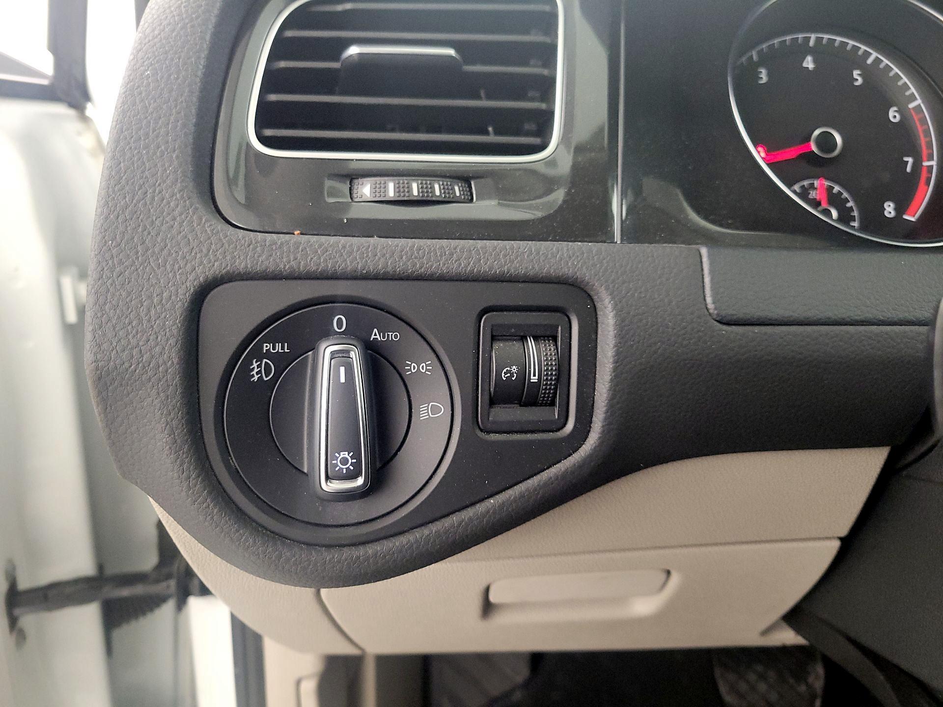 Thumbnail: 2019 Volkswagen Golf - 13