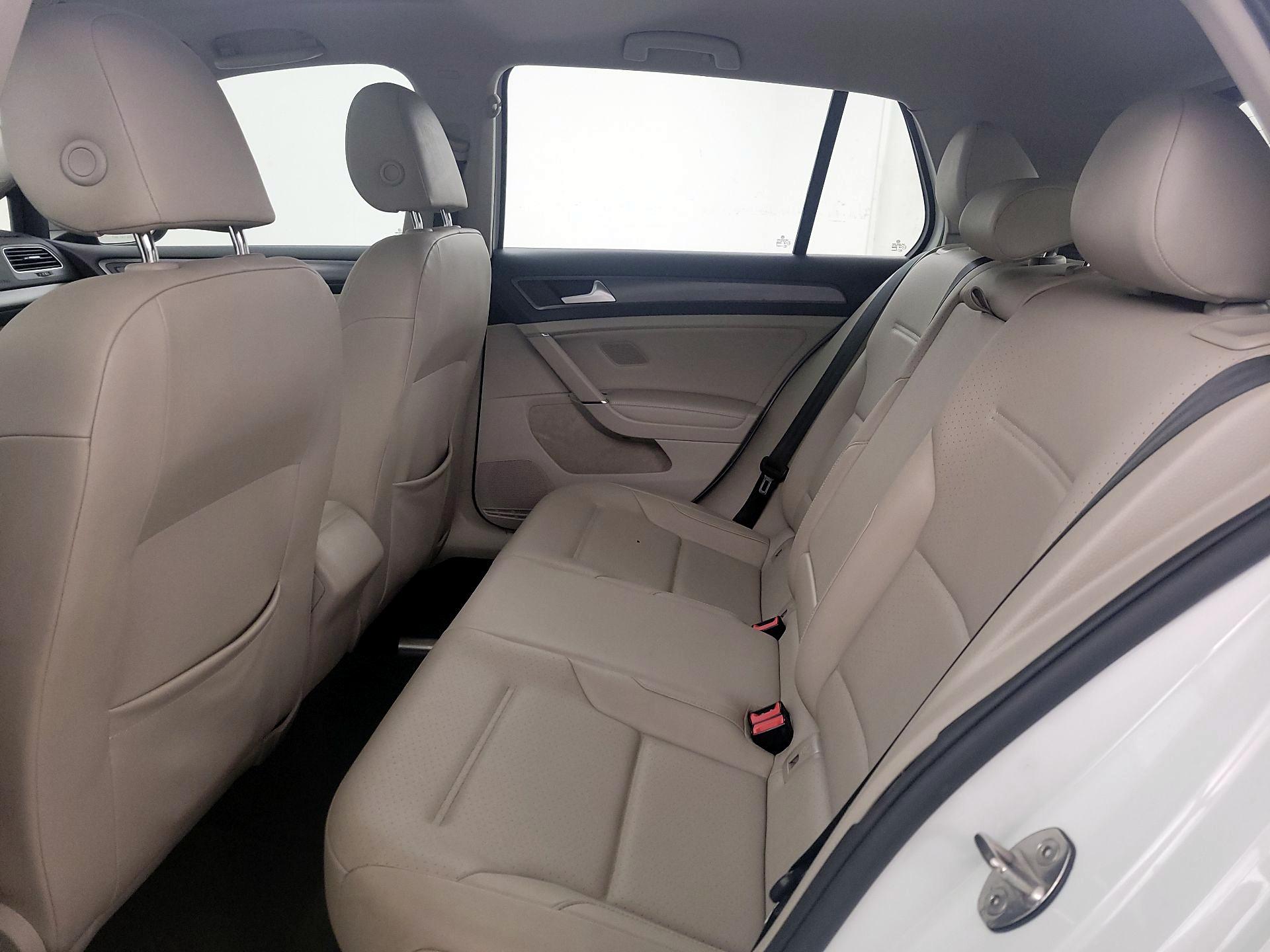 Thumbnail: 2019 Volkswagen Golf - 20