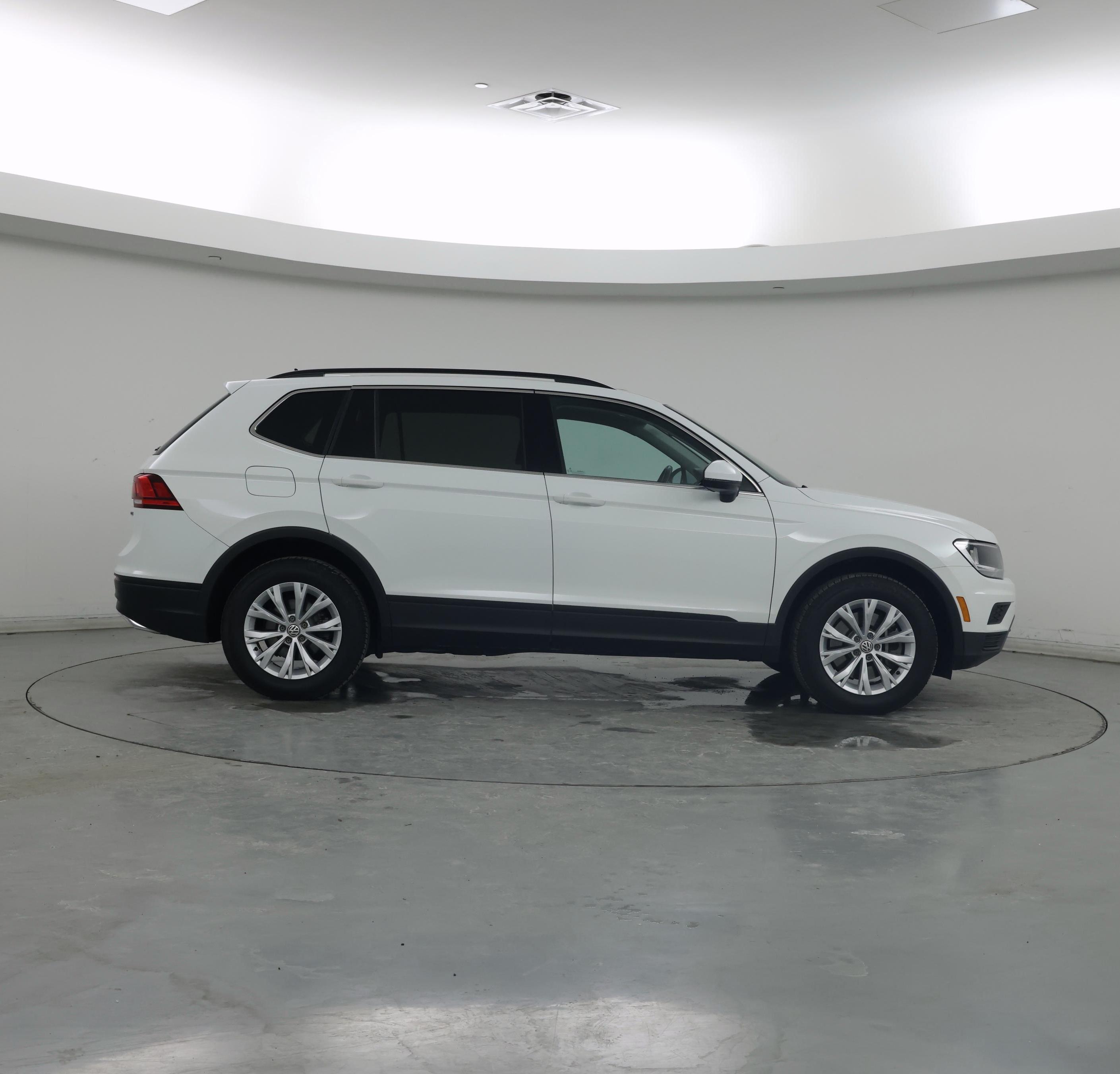 Thumbnail: 2019 Volkswagen Tiguan - 7