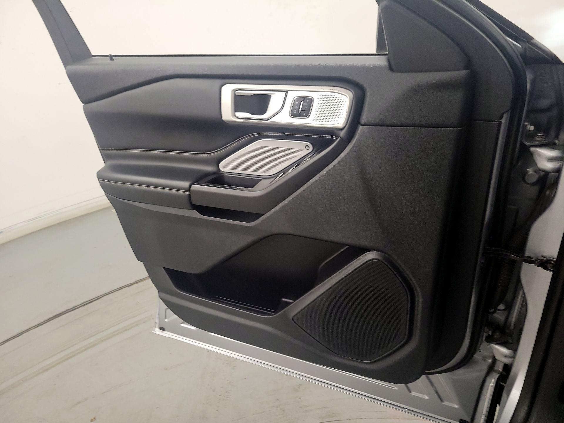 Thumbnail: 2020 Ford Explorer - 12