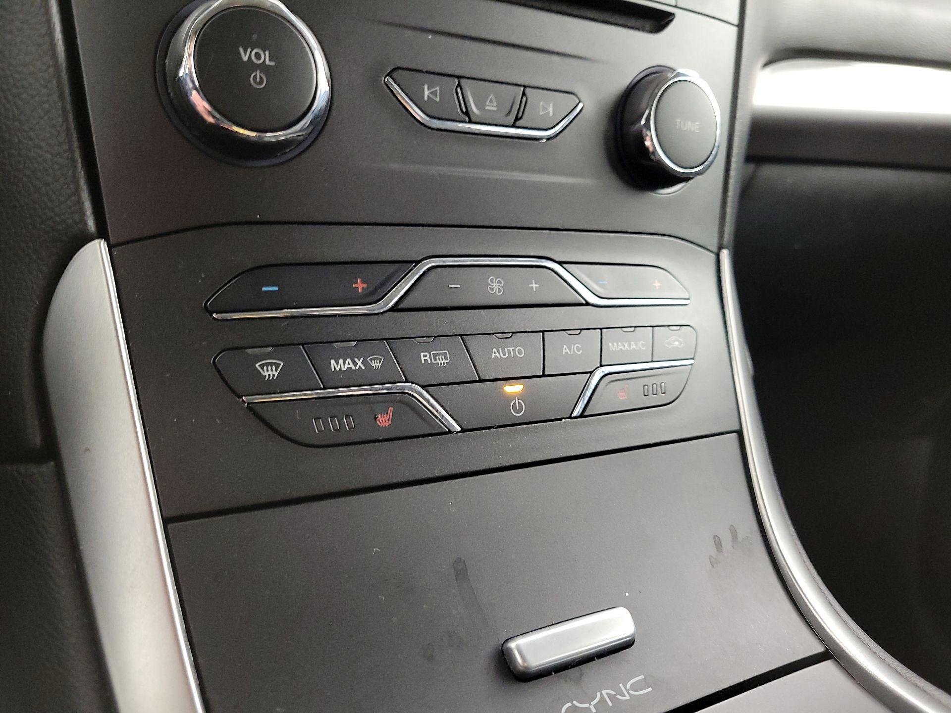 Thumbnail: 2015 Ford Edge - 16