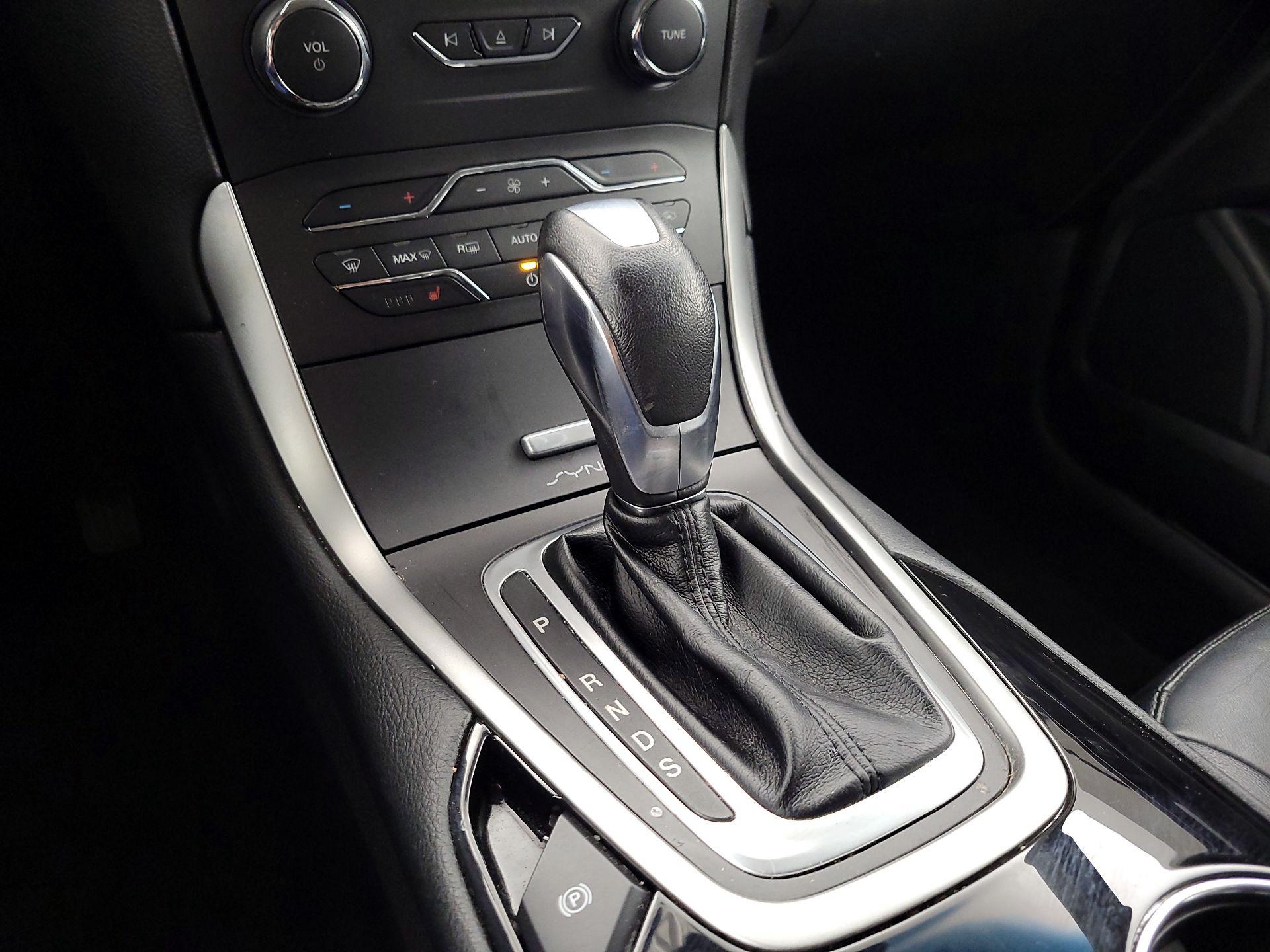 Thumbnail: 2015 Ford Edge - 17