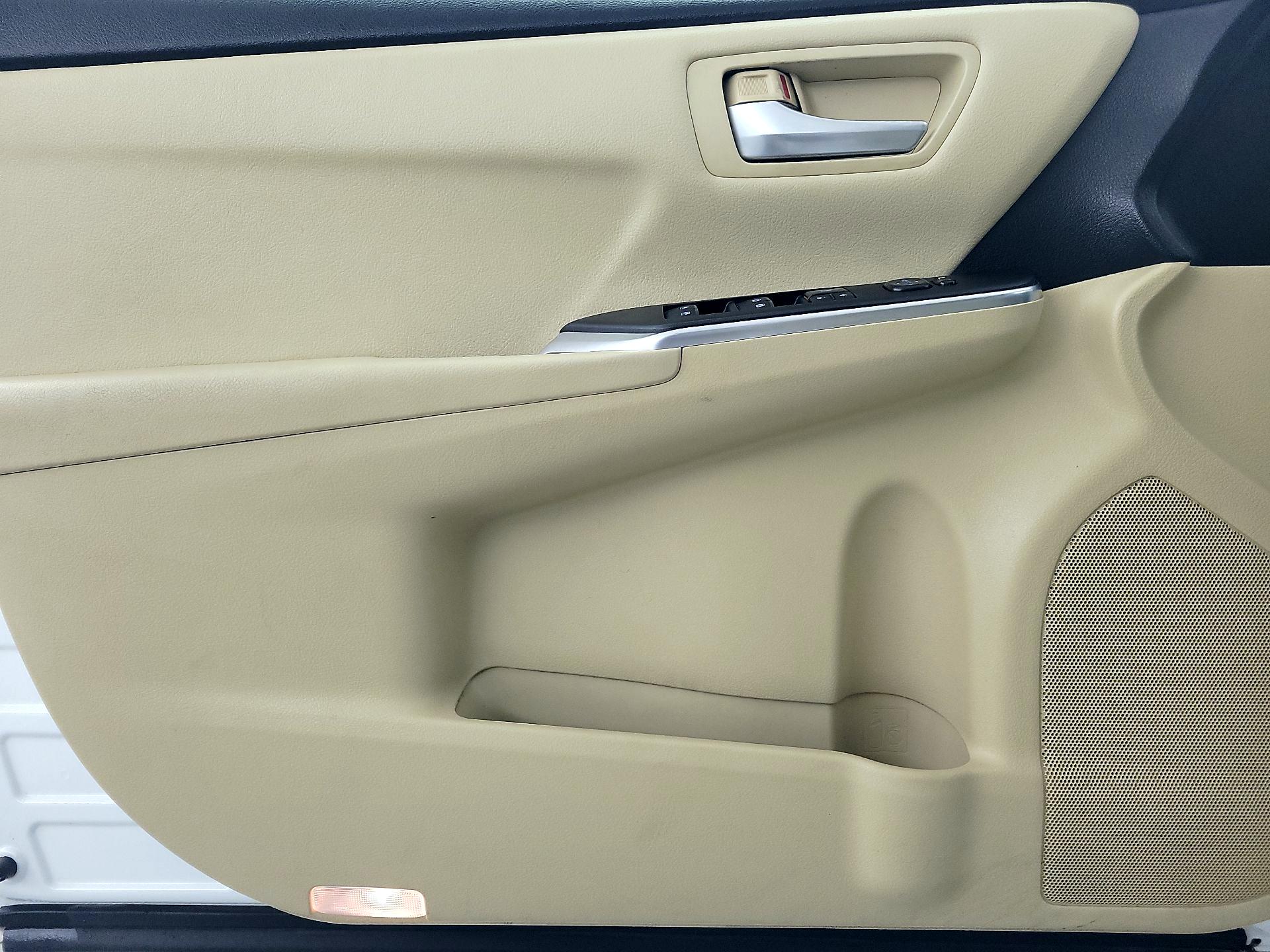 Thumbnail: 2017 Toyota Camry - 12