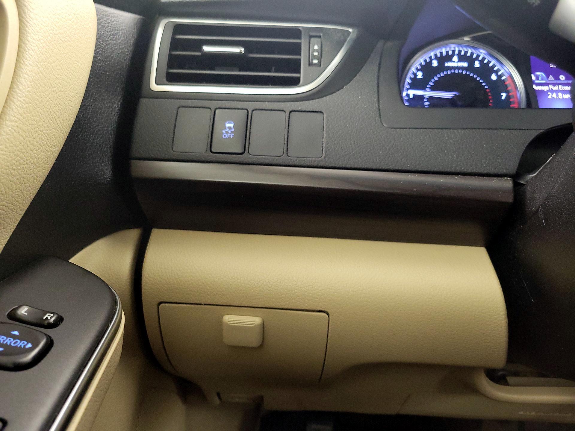 Thumbnail: 2017 Toyota Camry - 13