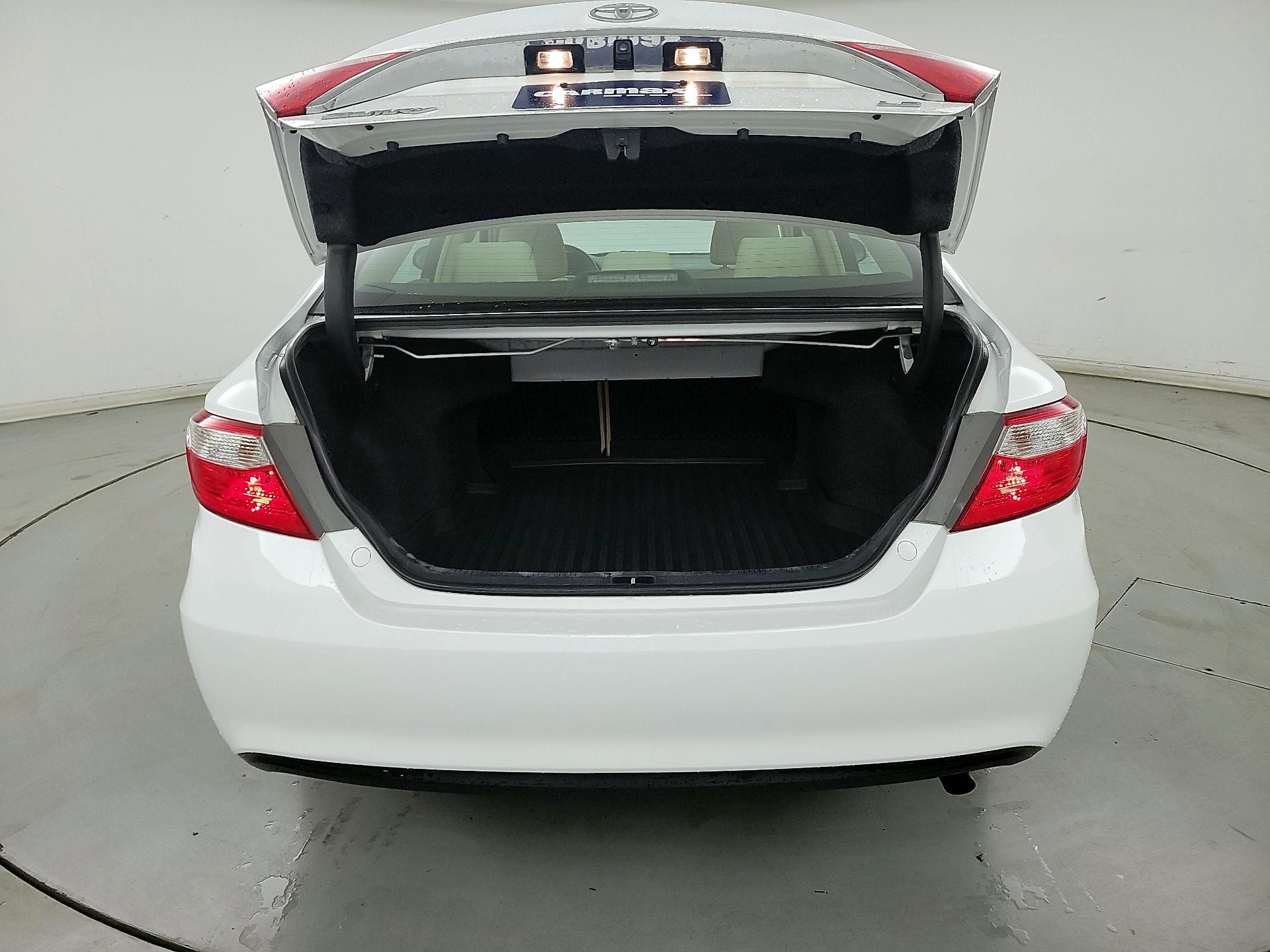 Thumbnail: 2017 Toyota Camry - 20