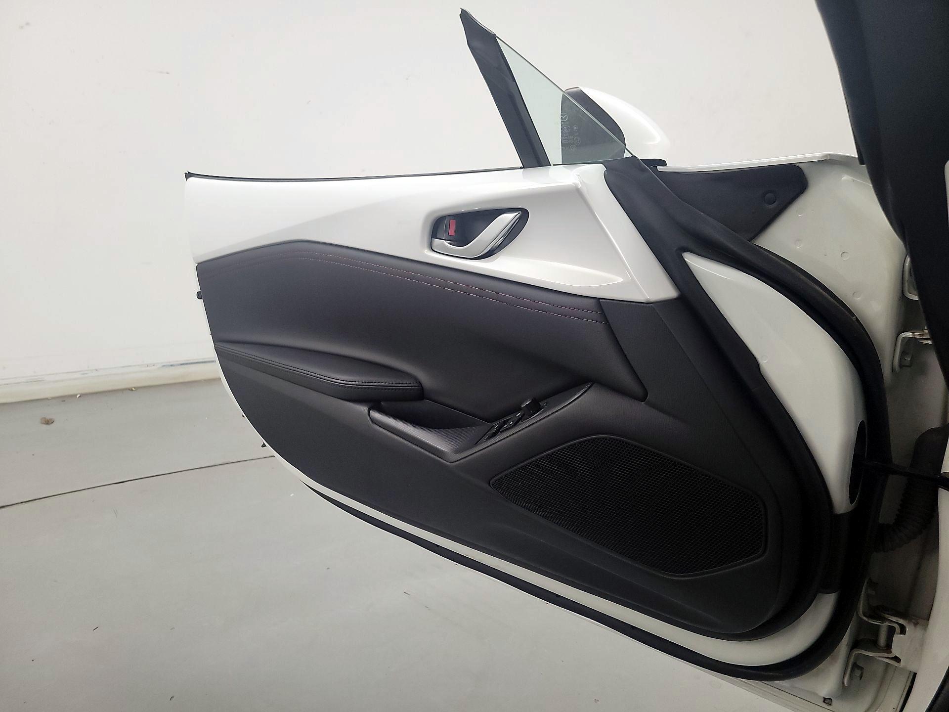 Thumbnail: 2016 Mazda MX-5 Miata - 12