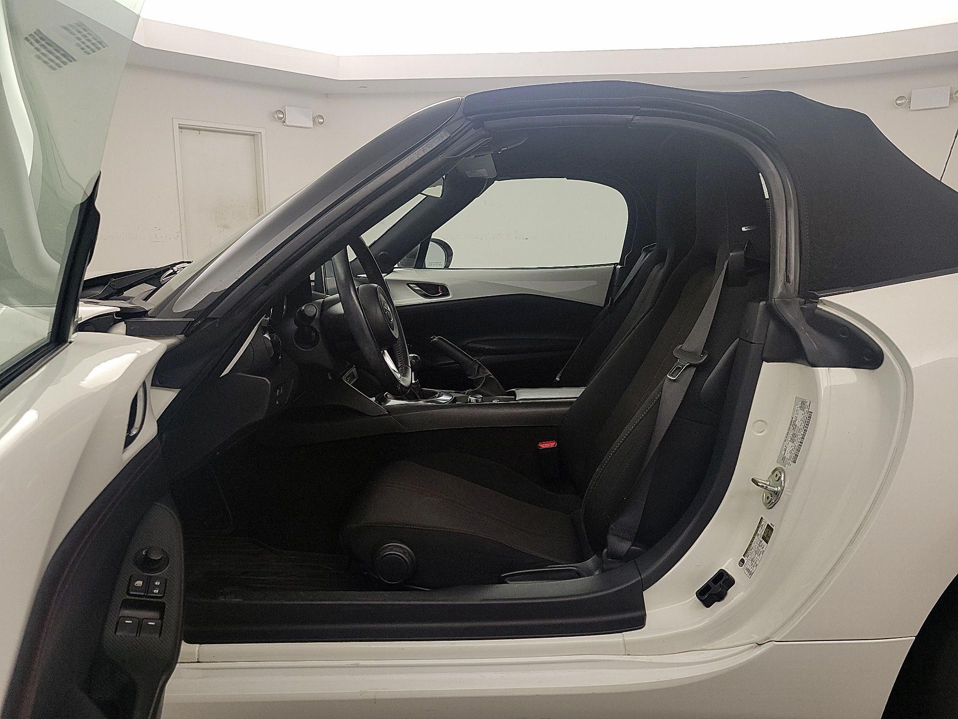 Thumbnail: 2017 Mazda MX-5 Miata - 11