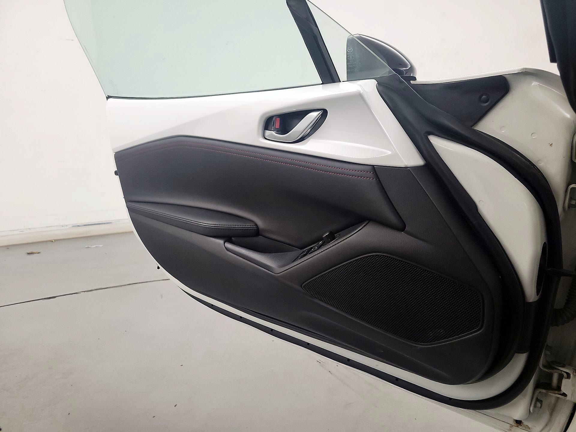 Thumbnail: 2017 Mazda MX-5 Miata - 12