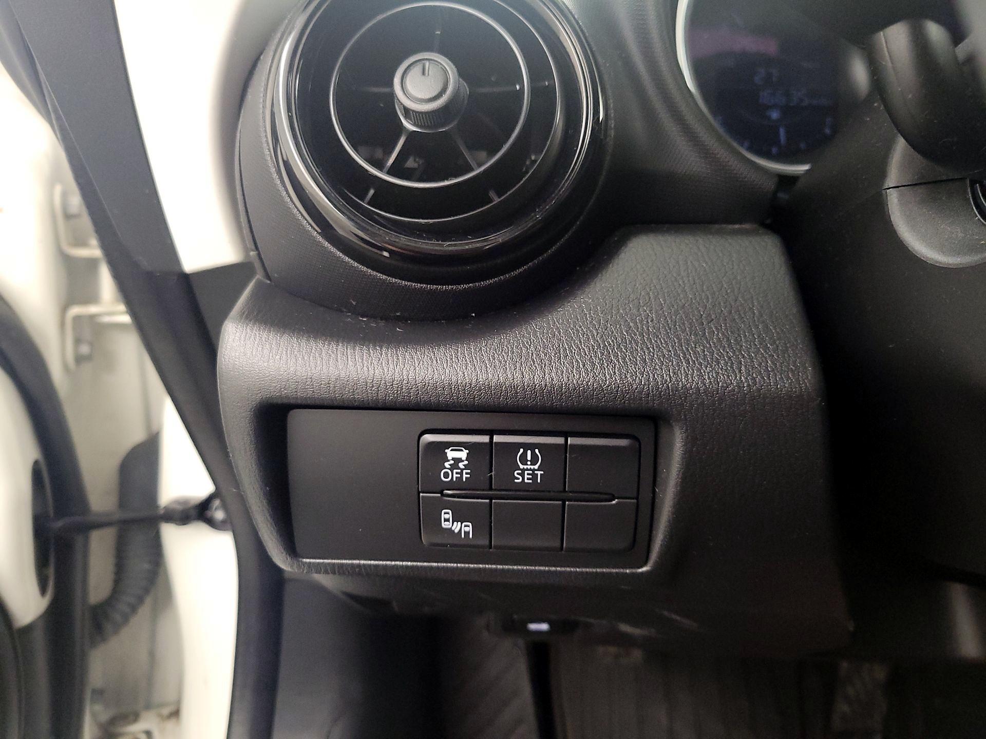 Thumbnail: 2017 Mazda MX-5 Miata - 13