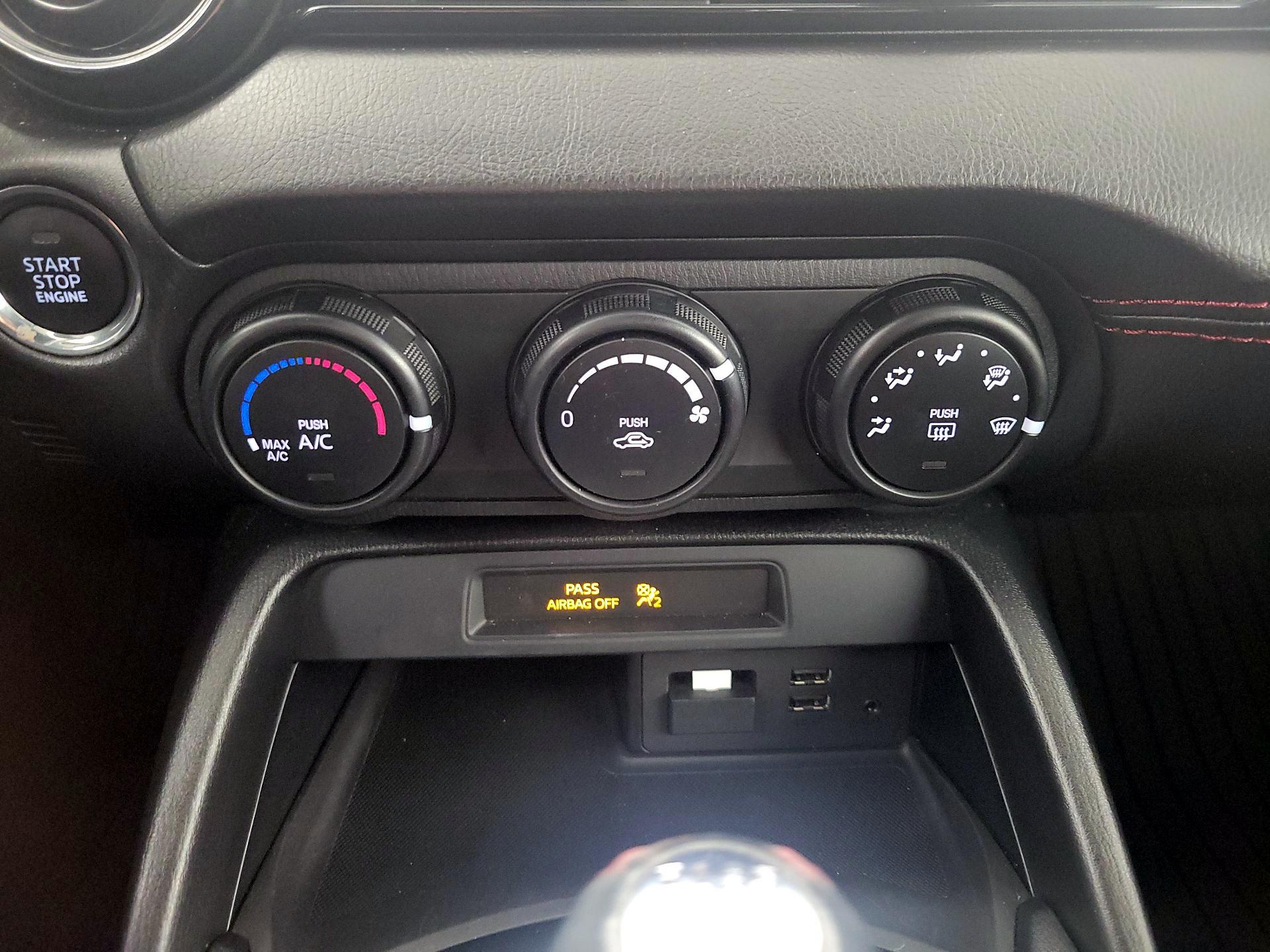 Thumbnail: 2017 Mazda MX-5 Miata - 15