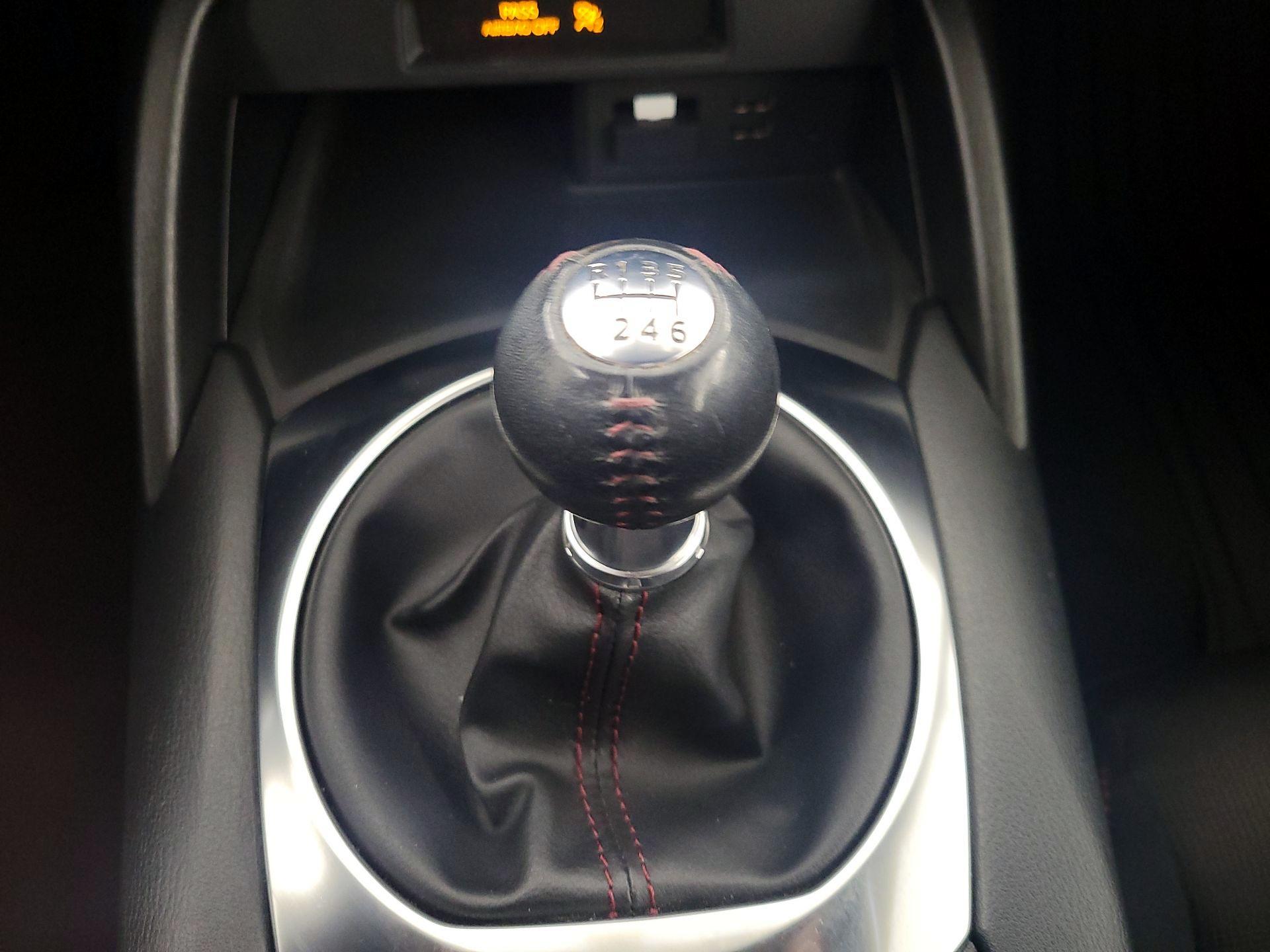 Thumbnail: 2017 Mazda MX-5 Miata - 16