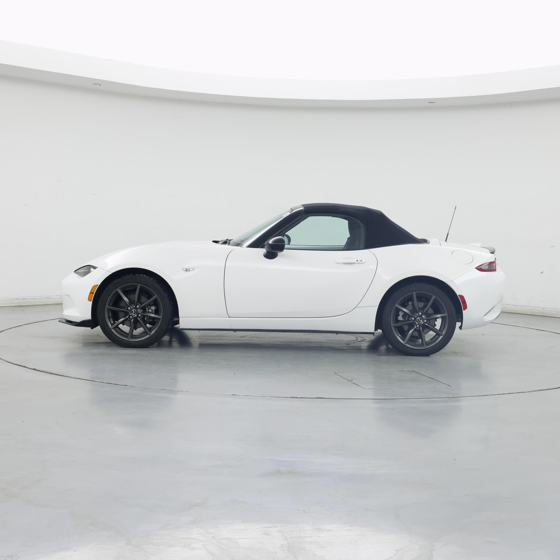 Thumbnail: 2017 Mazda MX-5 Miata - 3