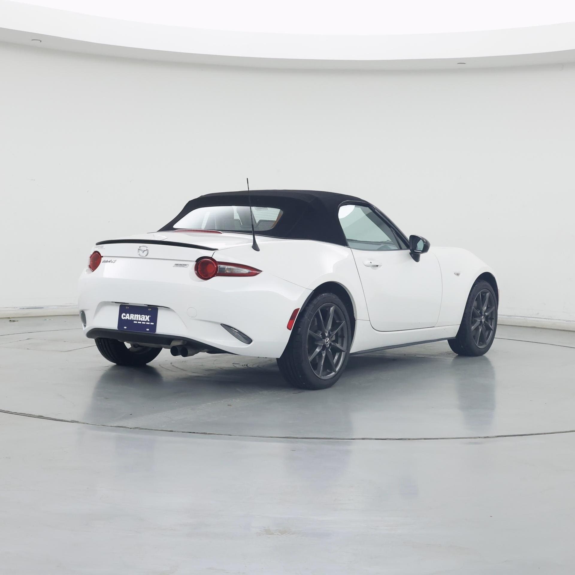 Thumbnail: 2017 Mazda MX-5 Miata - 8