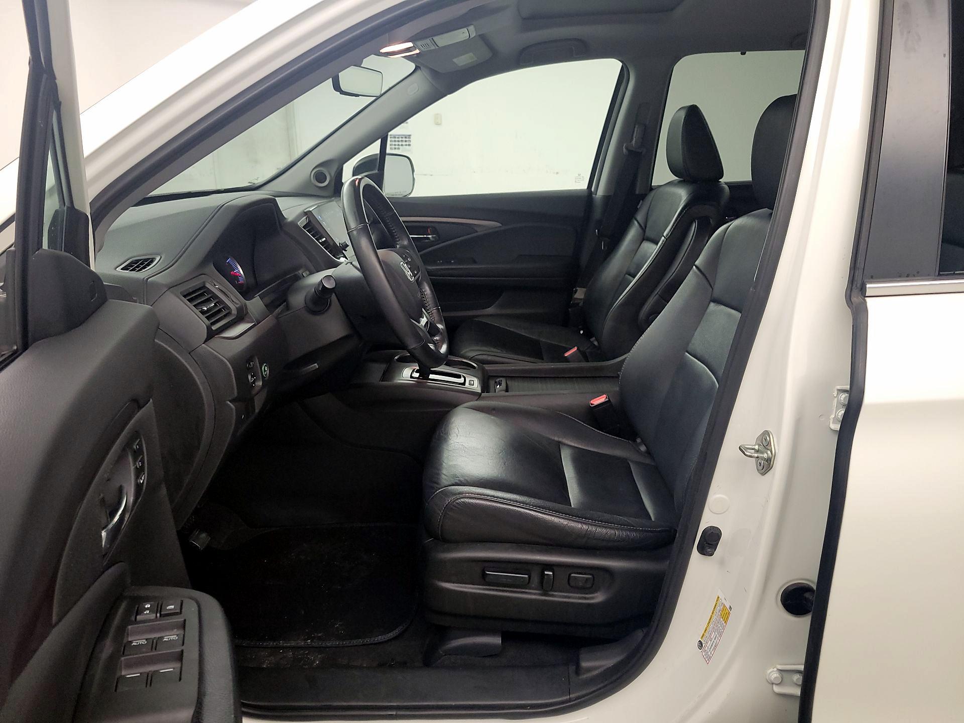 Thumbnail: 2019 Honda Pilot - 11