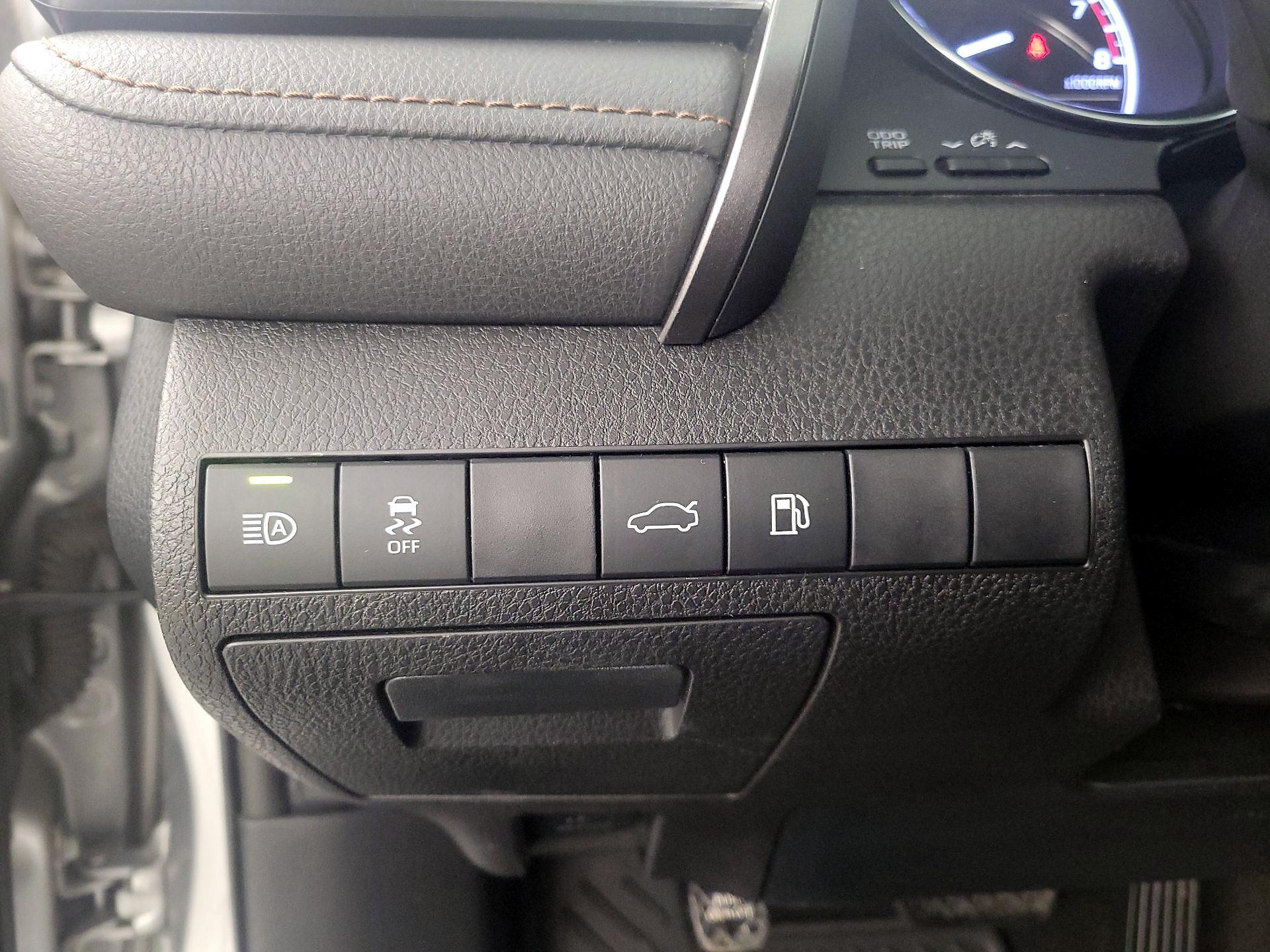 Thumbnail: 2018 Toyota Camry - 13