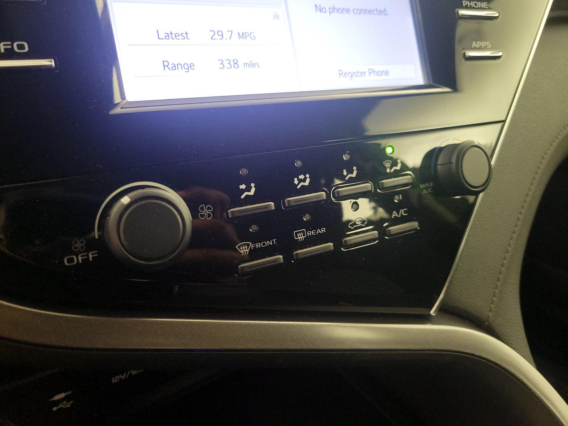 Thumbnail: 2018 Toyota Camry - 16