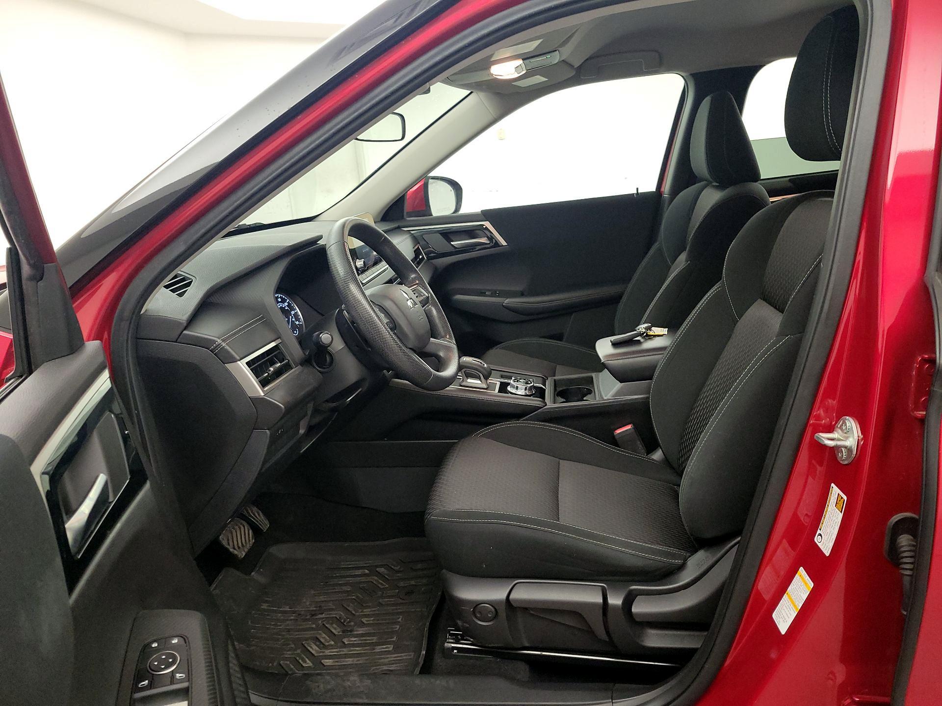 Thumbnail: 2022 Mitsubishi Outlander - 11