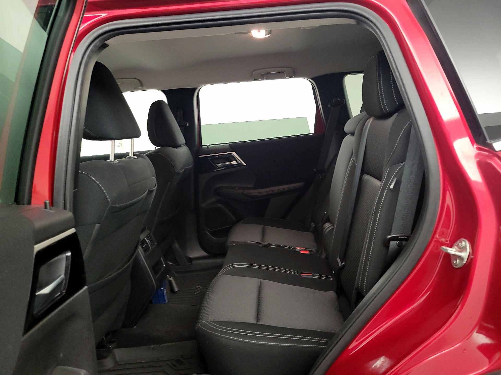 Thumbnail: 2022 Mitsubishi Outlander - 19